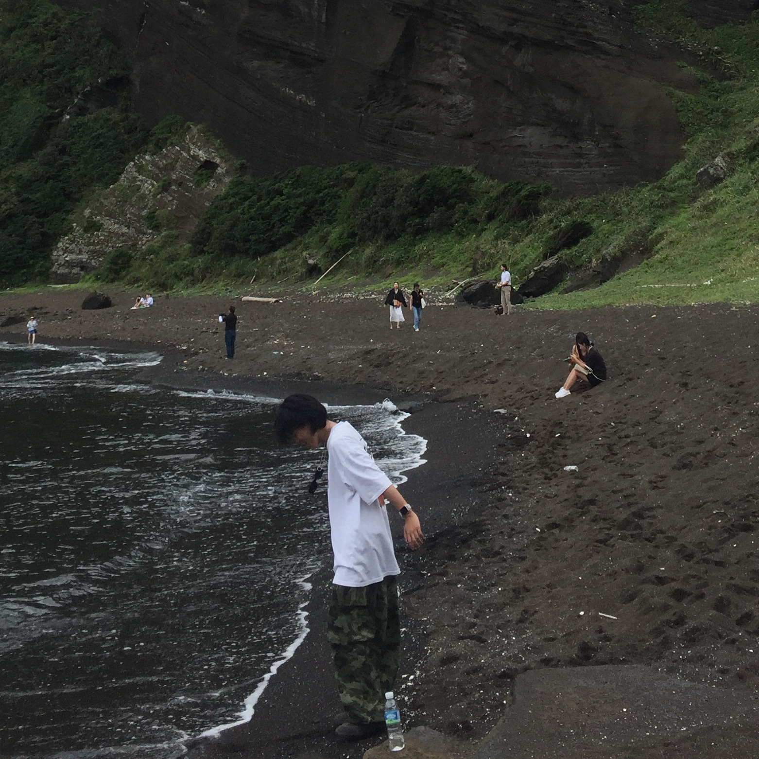 Adidas Yeezy 500 Utility Black 2018/2020, Stussy Withered Flower T-Shirt White 착용 스타일