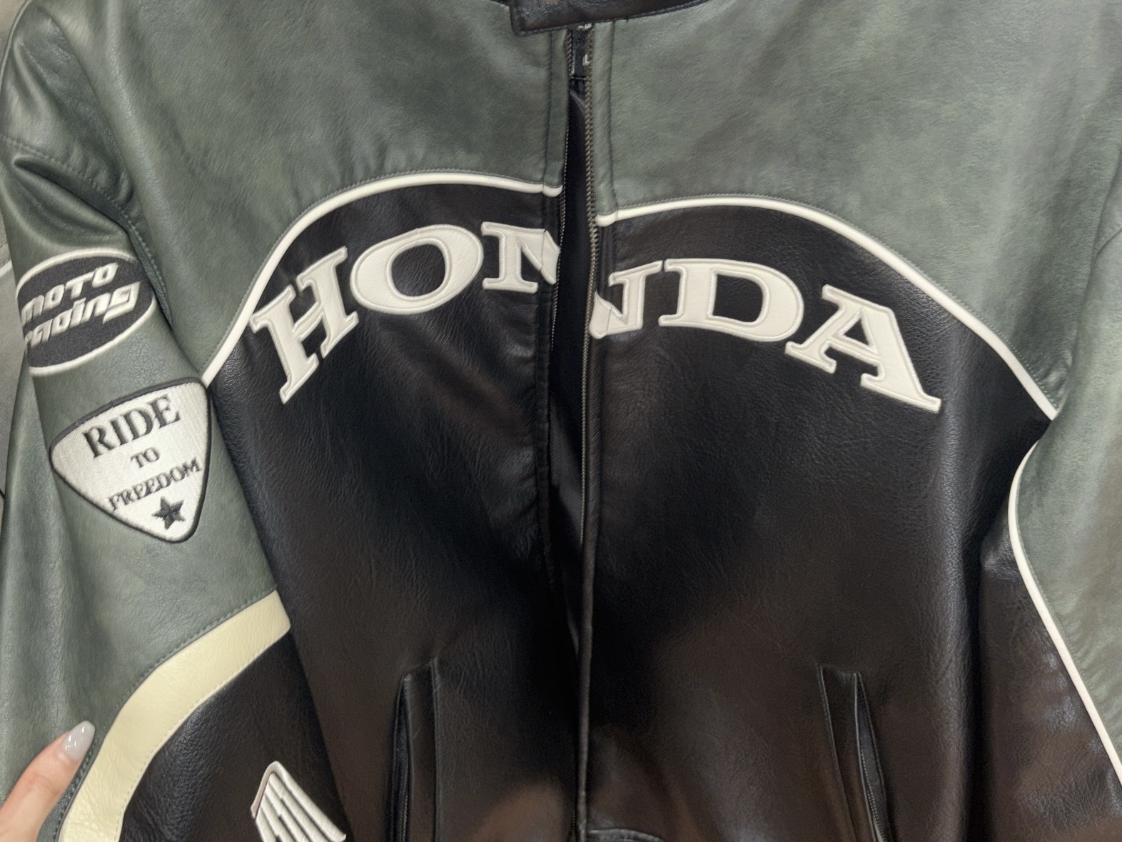 Honda Engineered Leather Racing Jacket Green 착용 스타일 - 2