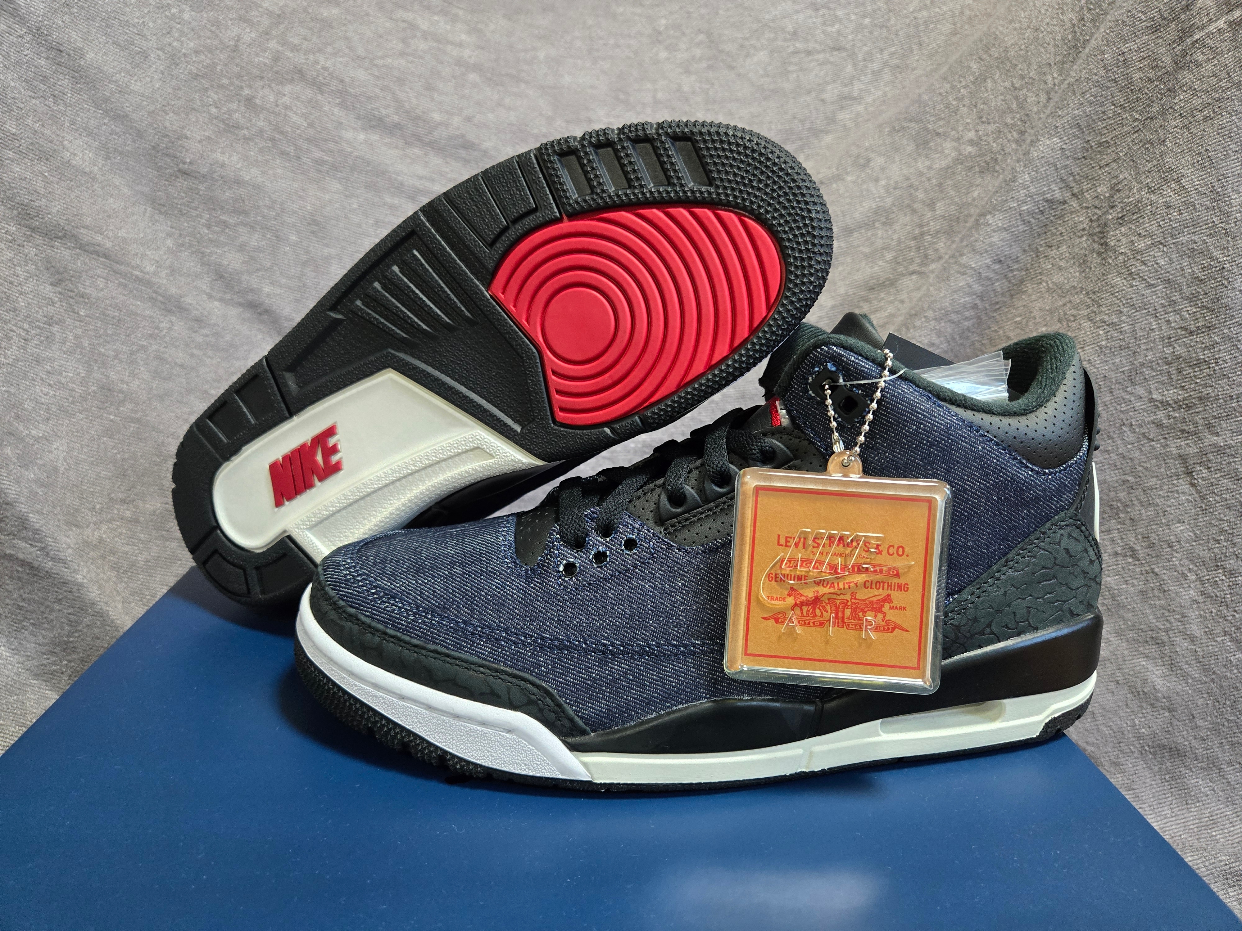 Jordan 3 x Levi’s Indigo and Gym Red 착용 스타일 - 2