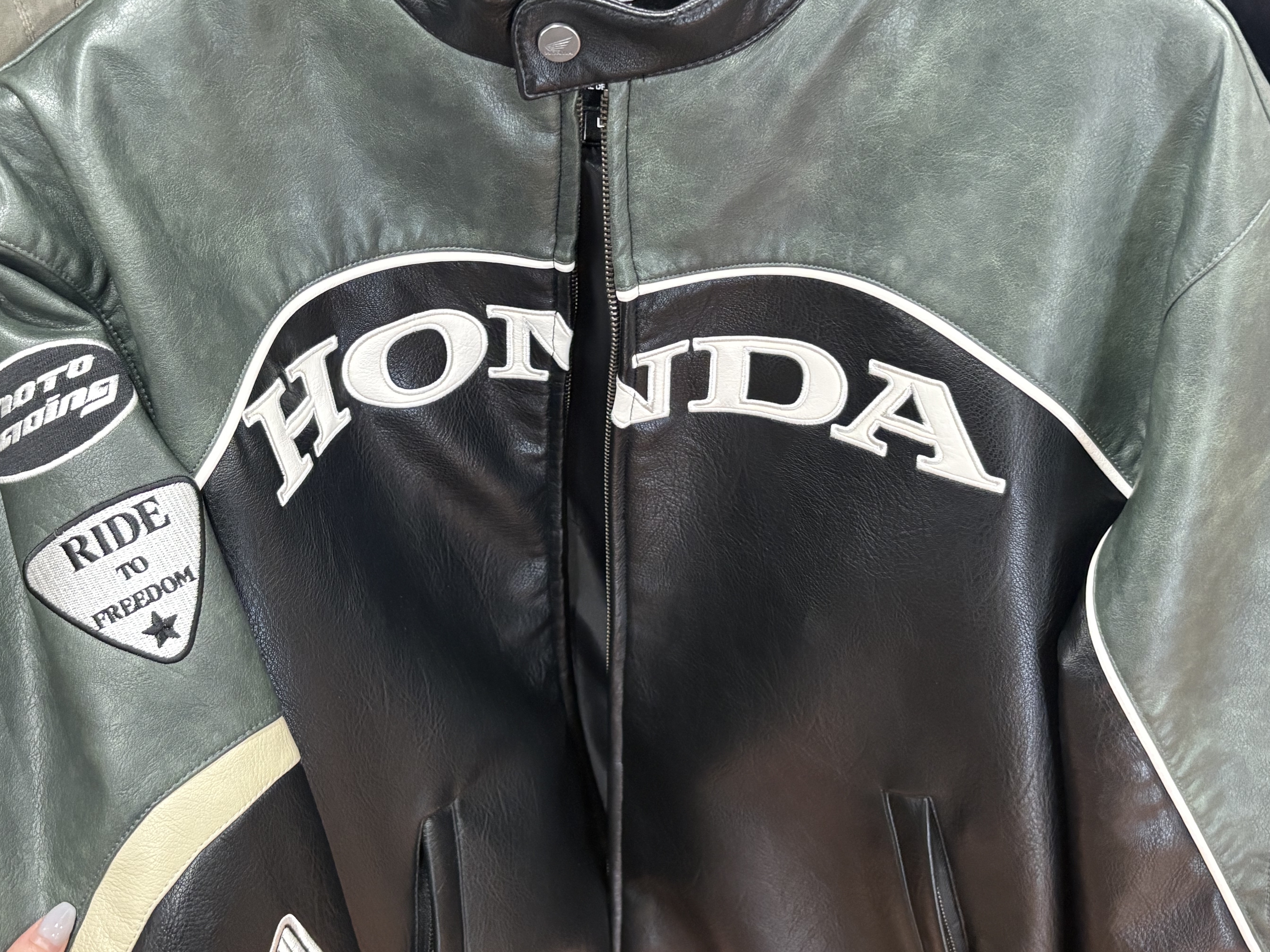 Honda Engineered Leather Racing Jacket Green 착용 스타일 - 3