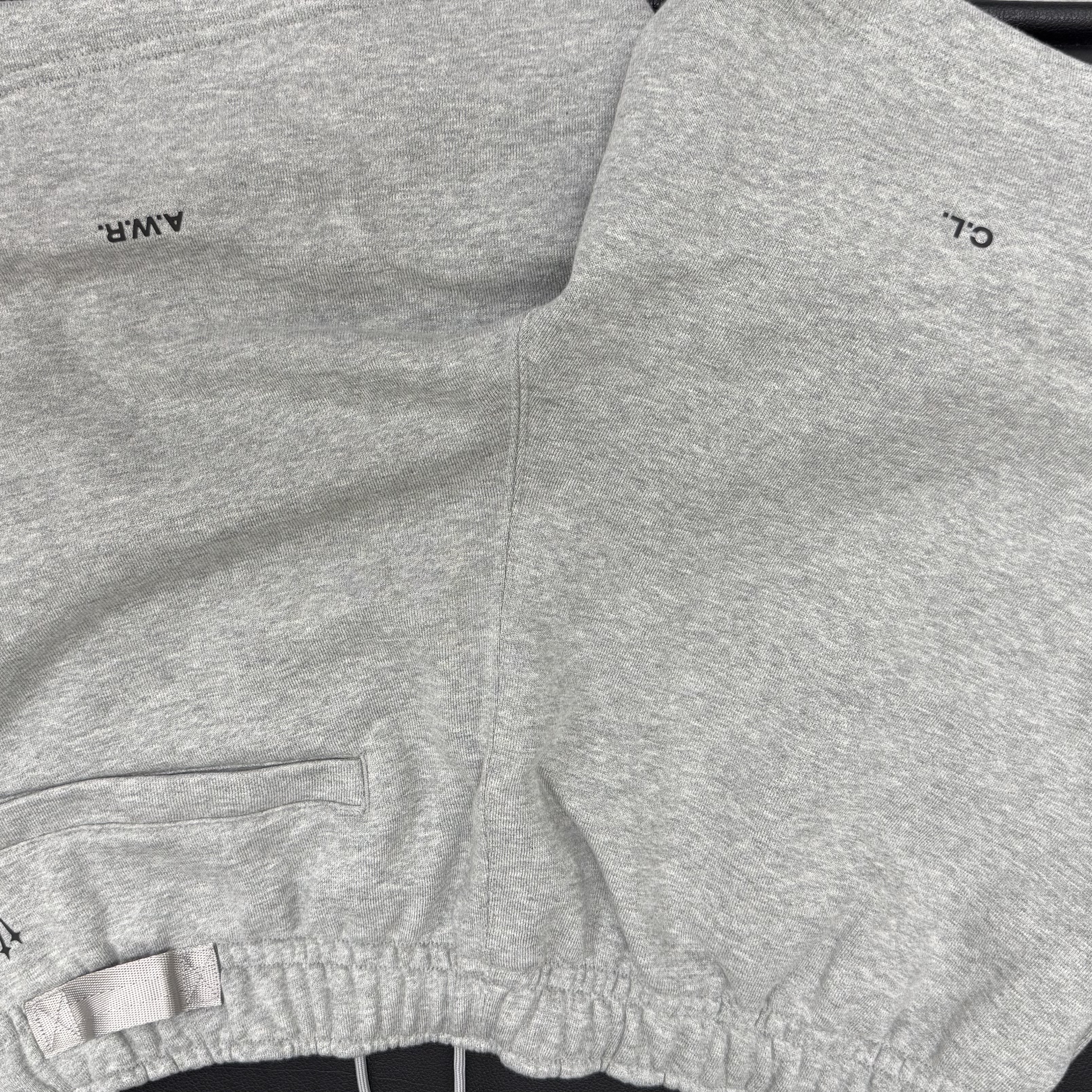 Nike x Drake Nocta Cardinal Fleece Shorts Dark Grey Heather Matte Silver - US/EU 착용 스타일 - 2