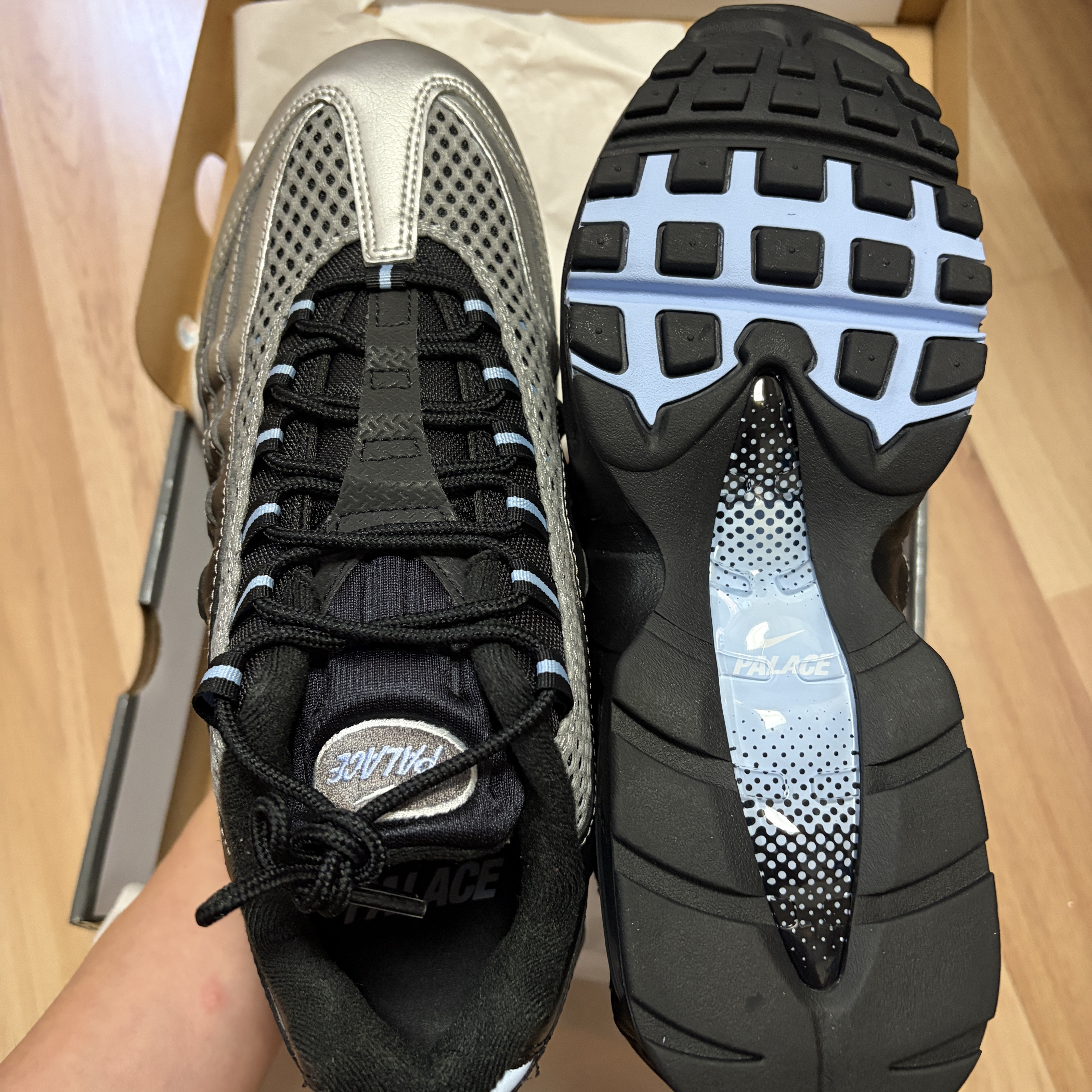Nike x Palace Air Max 95 Metallic Silver Aluminum 착용 스타일 - 4