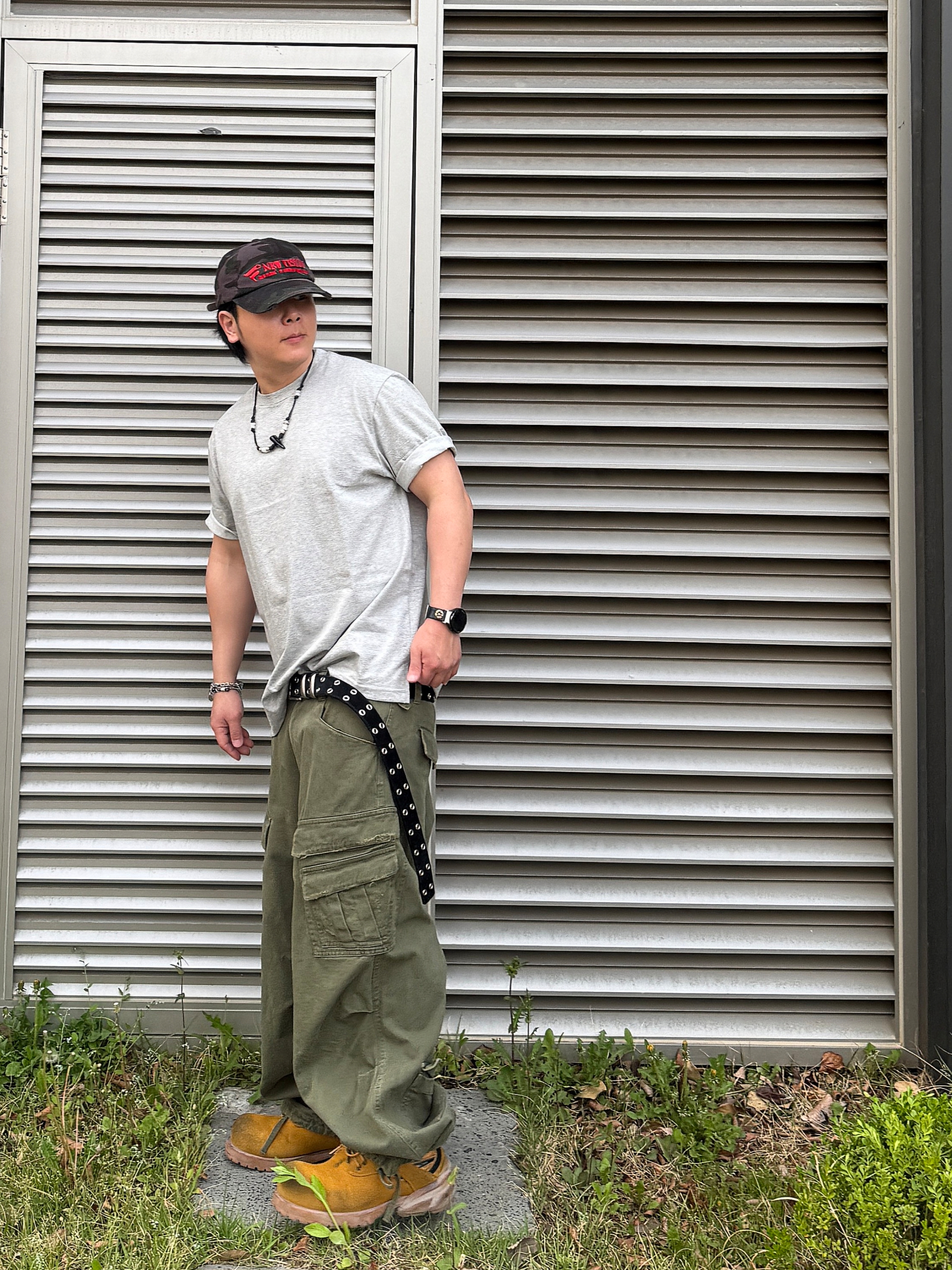 Nonnod Double Pocket Cargo Pants Vintage khaki, Nonnod Double Pocket Cargo Pants Vintage Khaki 착용 스타일 - 2
