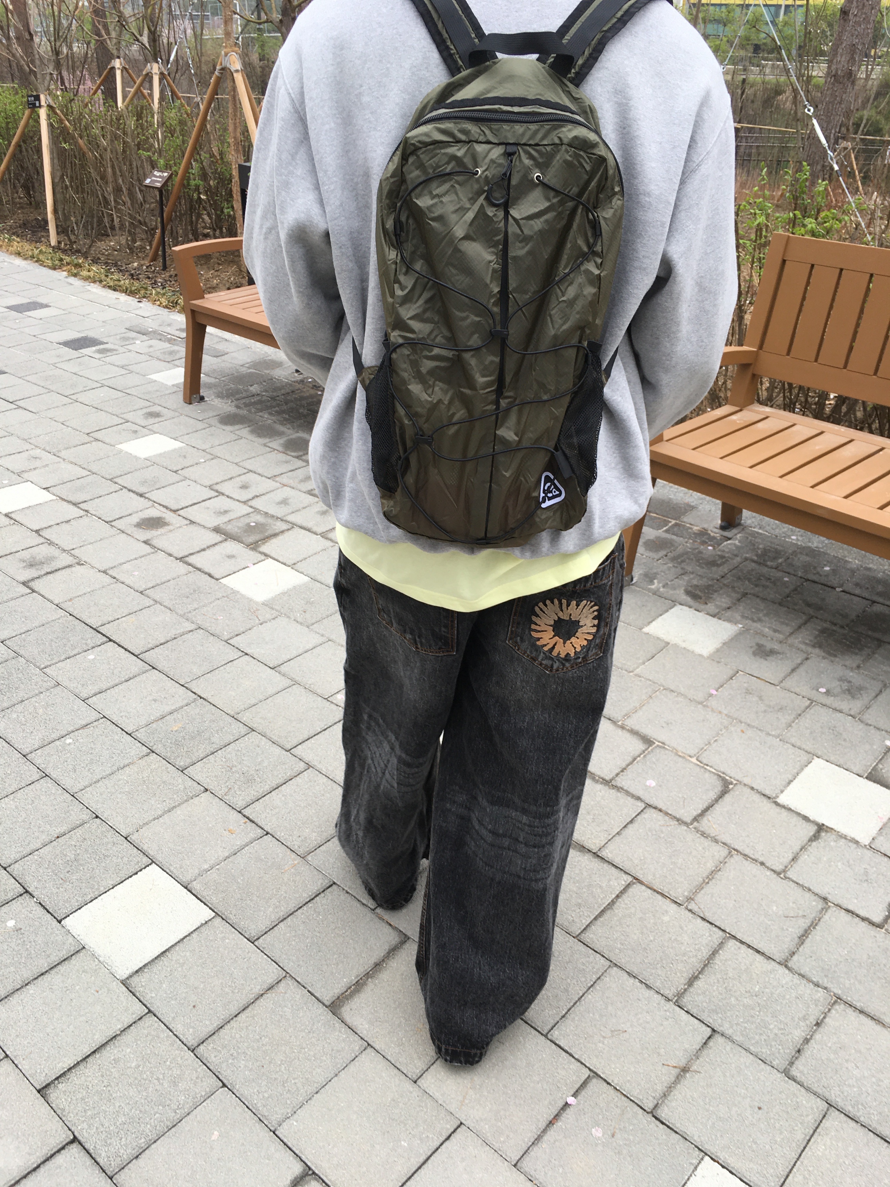 Dada Logo Embossed Crewneck Grey, Heisan Packable Daypack Cordura - Khaki 착용 스타일 - 2