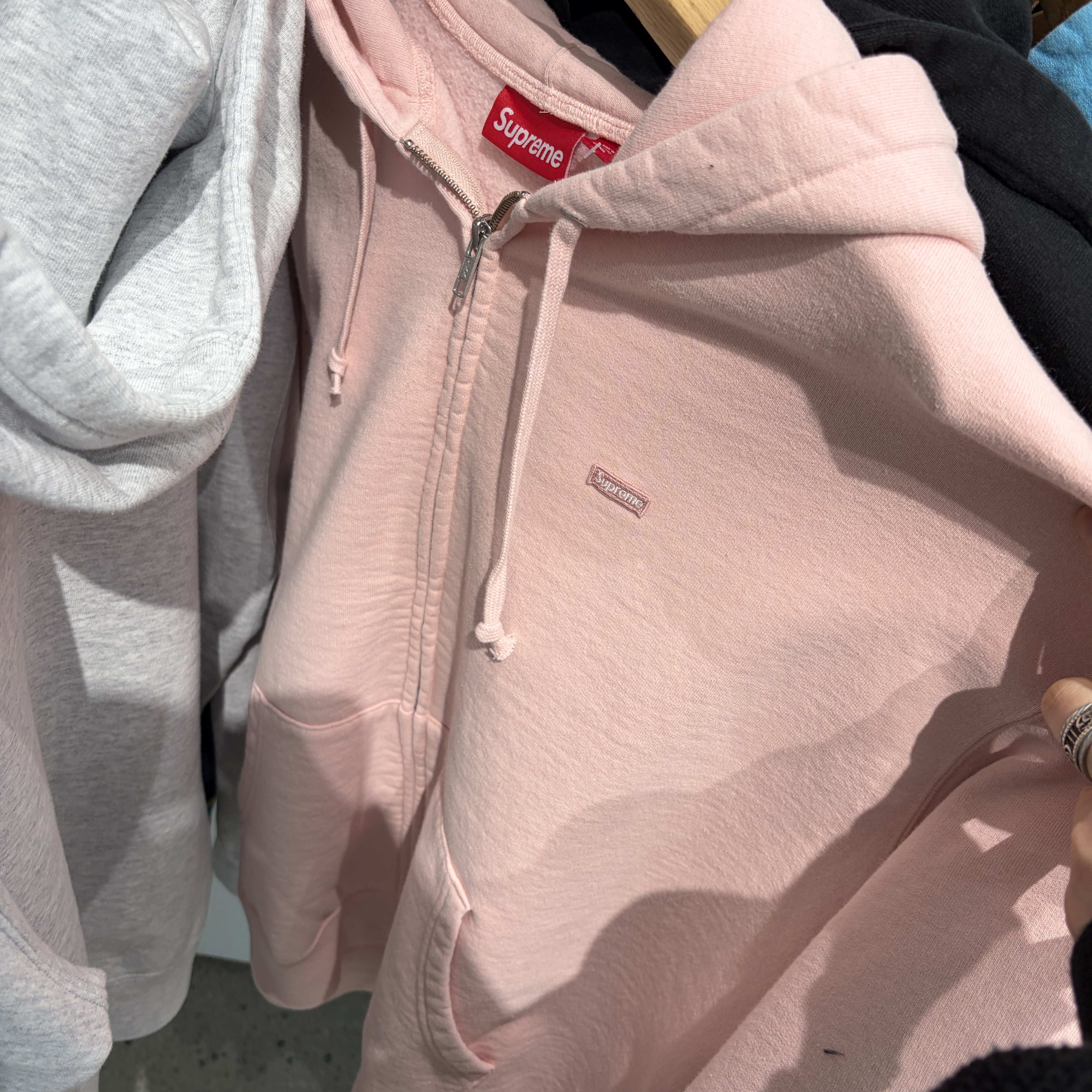 Supreme Small Box Zip Up Hooded Sweatshirt Light Pink - 26SS 착용 스타일