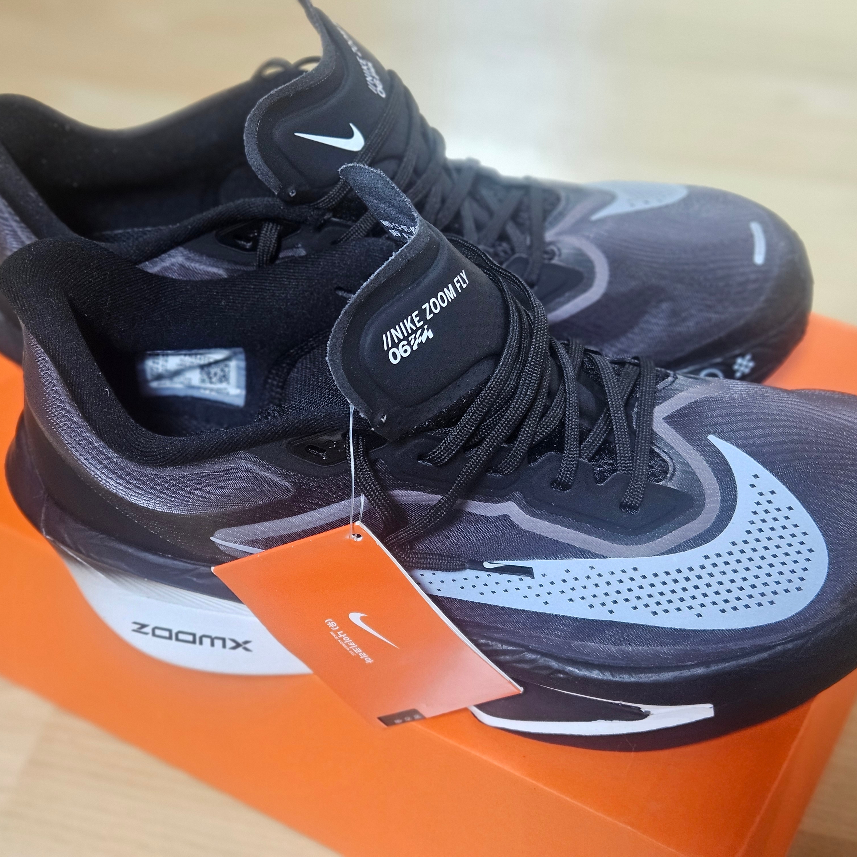 (W) Nike Zoom Fly 6 Black Light Smoke Grey 착용 스타일