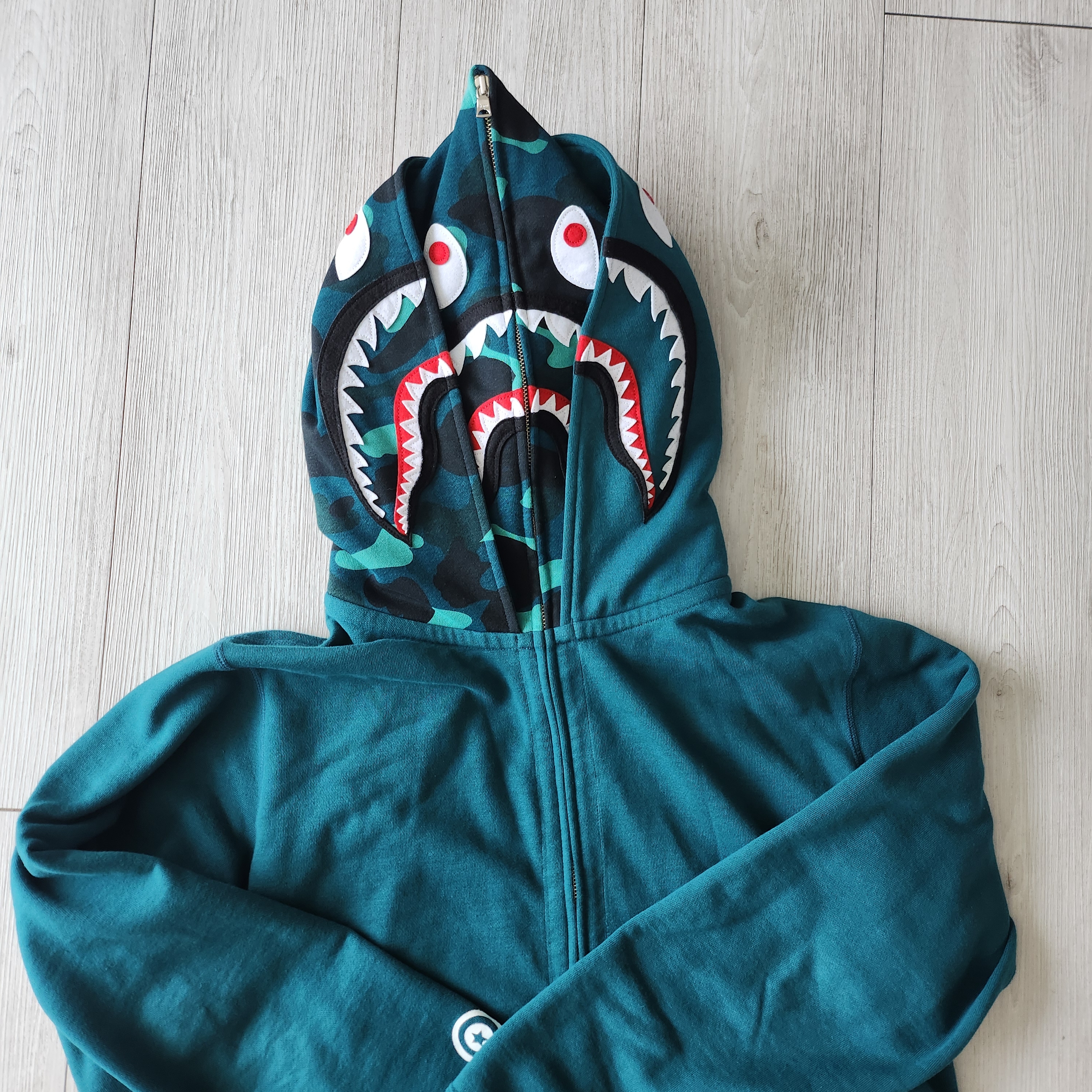 BAPE Color Camo Shark Full Zip Double Hoodie Green 착용 스타일 - 1
