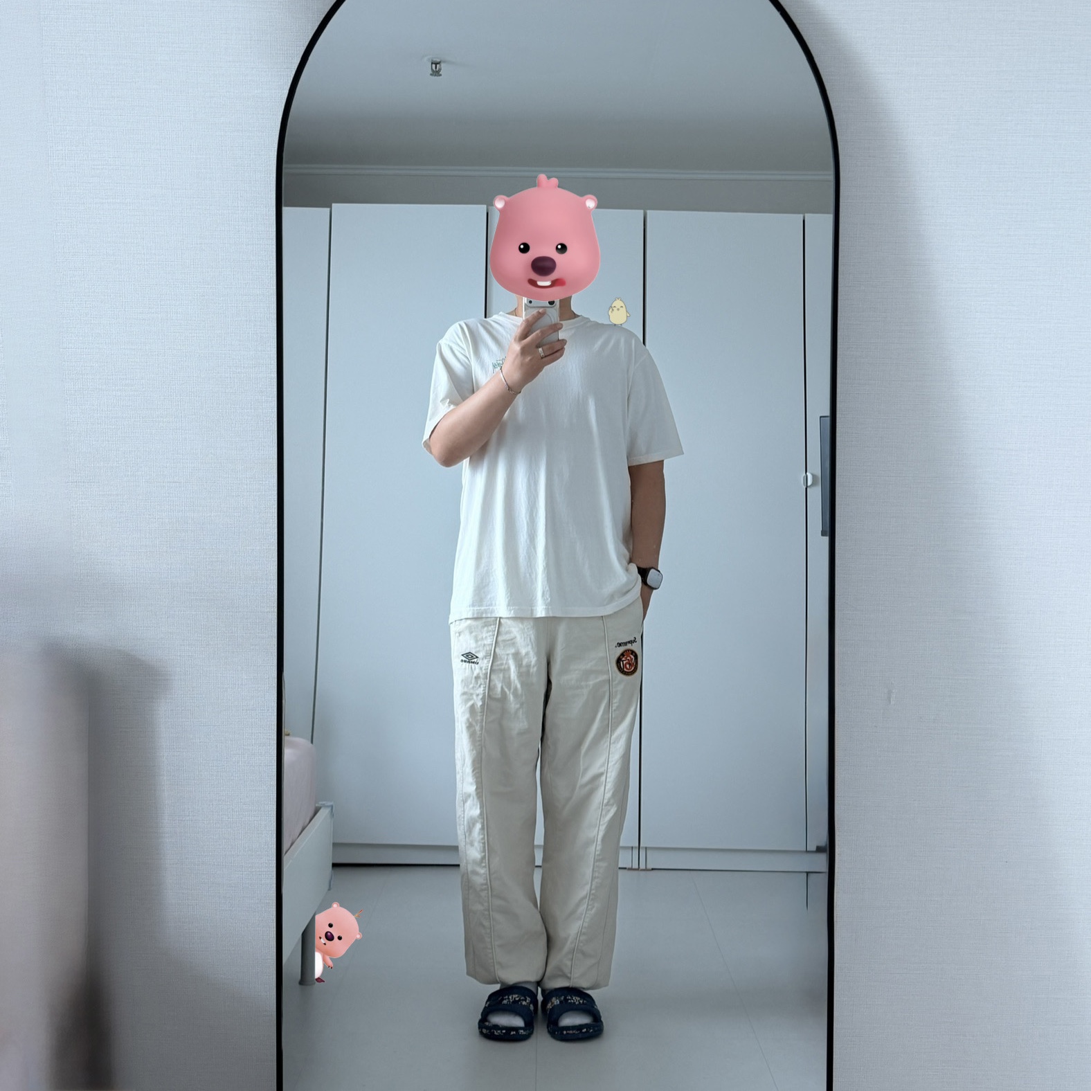 Stussy Dollie Pigment Dyed T-Shirt Natural, Supreme x Umbro Cotton Ripstop Track Pant Stone - 26SS 착용 스타일 - 1