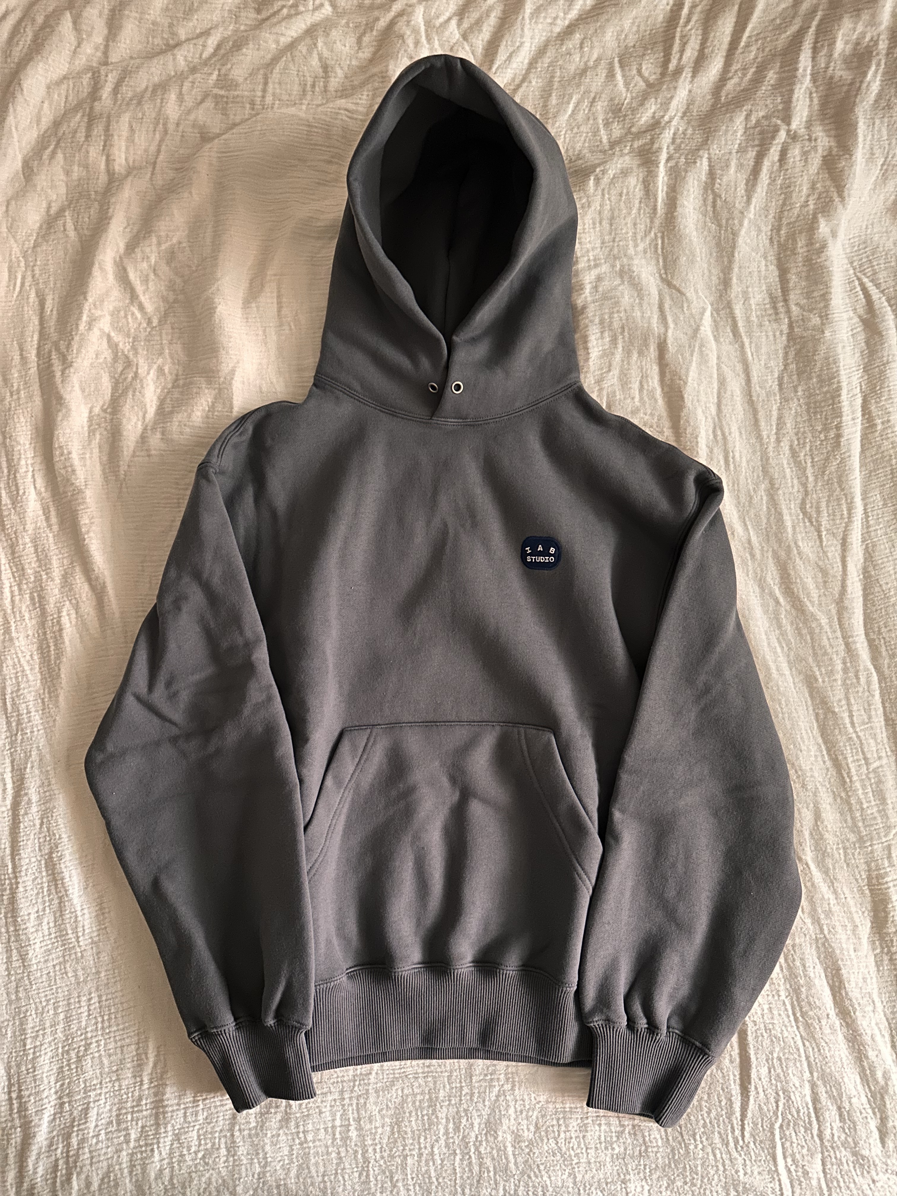 IAB Studio IAB Patch Hoodie Gray 착용 스타일 - 1