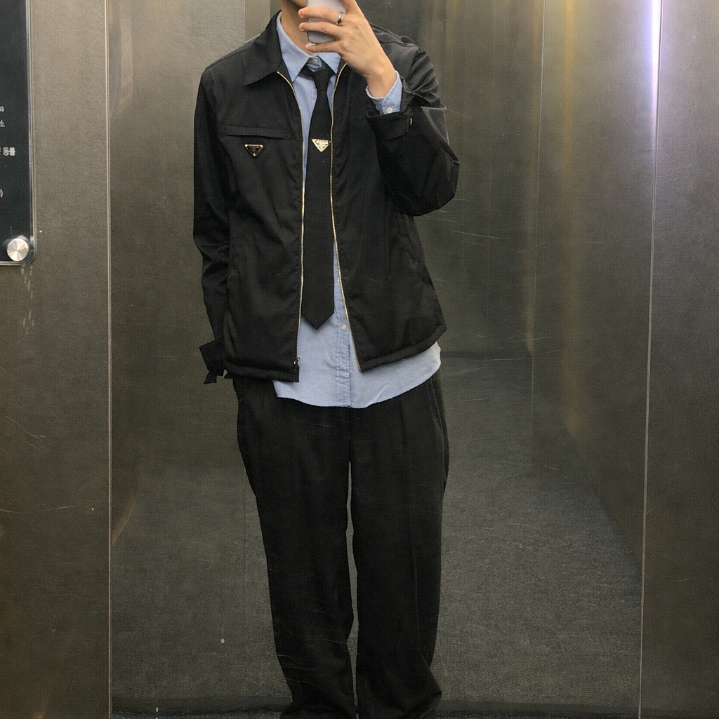 Prada Re-Nylon Zip Up Gabardine Blouson Jacket Black 착용 스타일