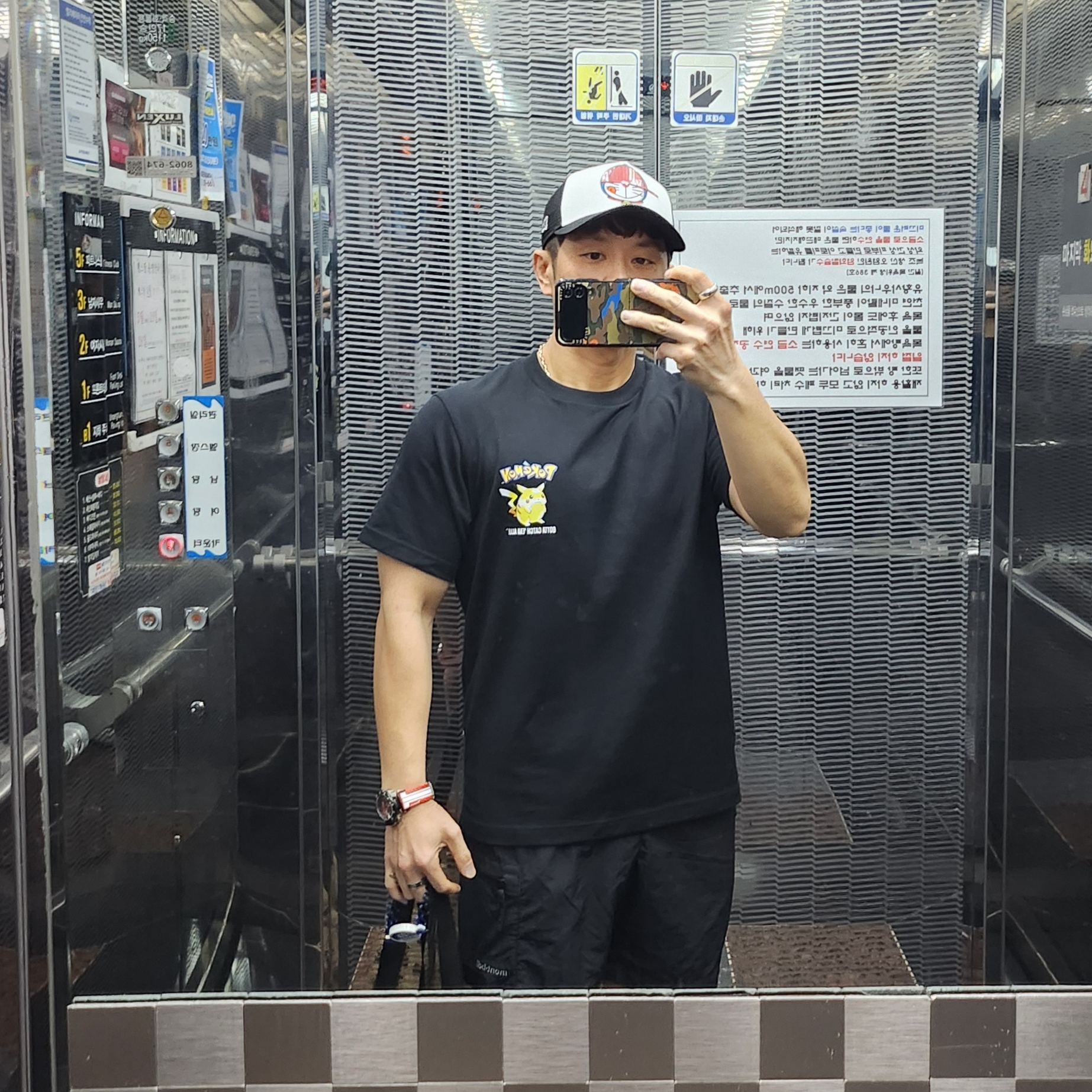Uniqlo UT x Pokemon Graphhic T-Shirt 1B Black, Montbell Light Cross Runner Shorts Black 착용 스타일 - 2