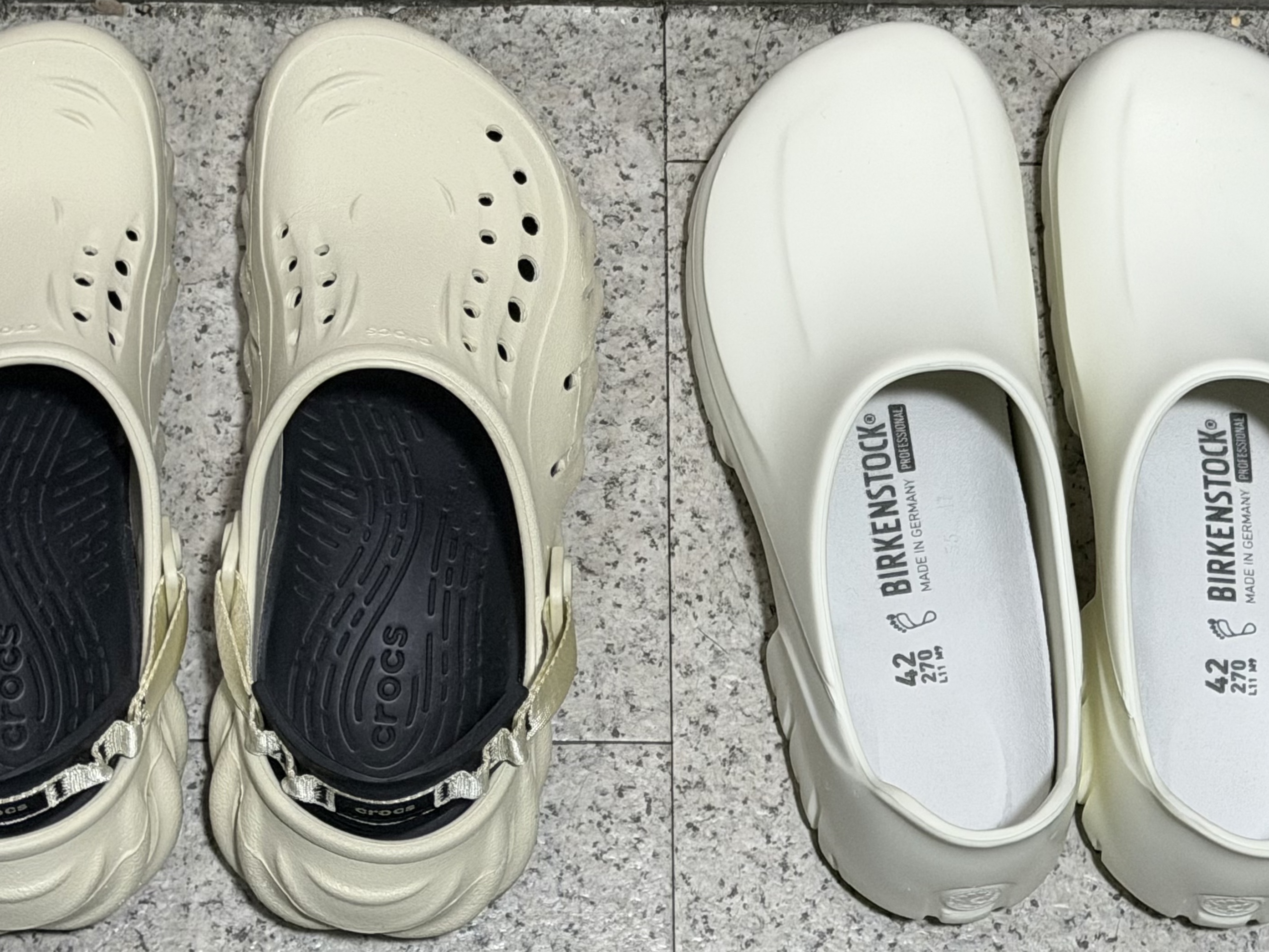 Birkenstock A630 Clog White, Crocs Echo Clog Bone Black 착용 스타일 - 2