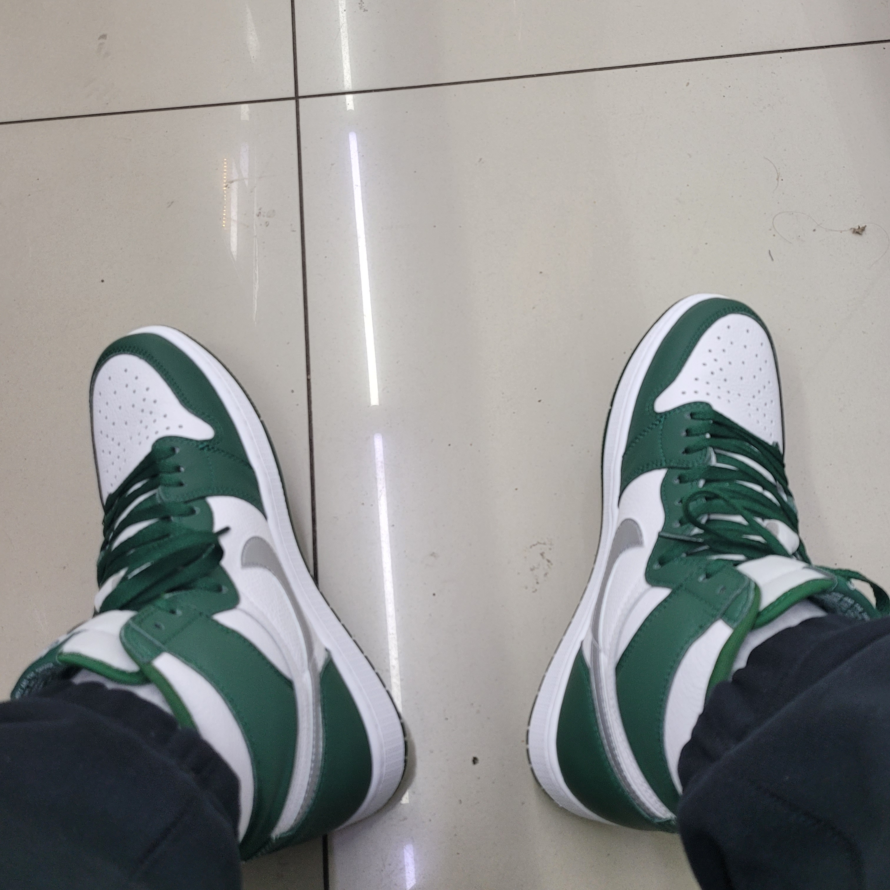 Jordan 1 Retro High OG Gorge Green 착용 스타일