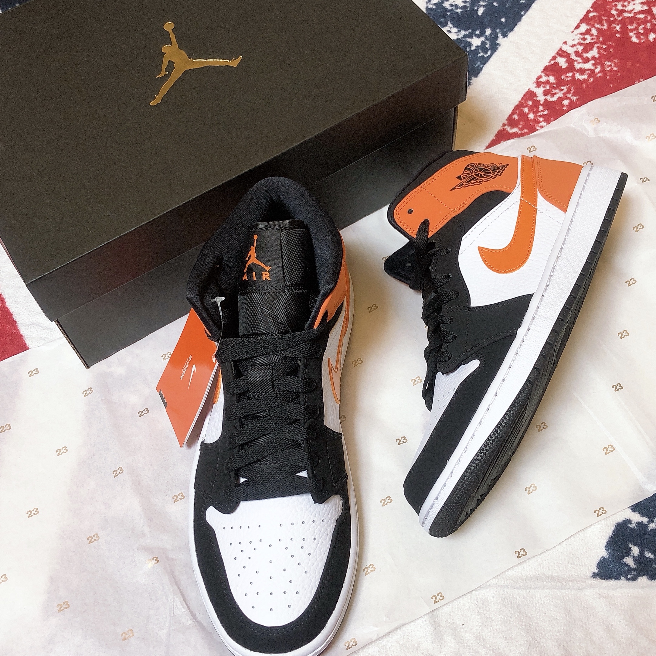 Jordan 1 Mid Shattered Backboard 착용 스타일