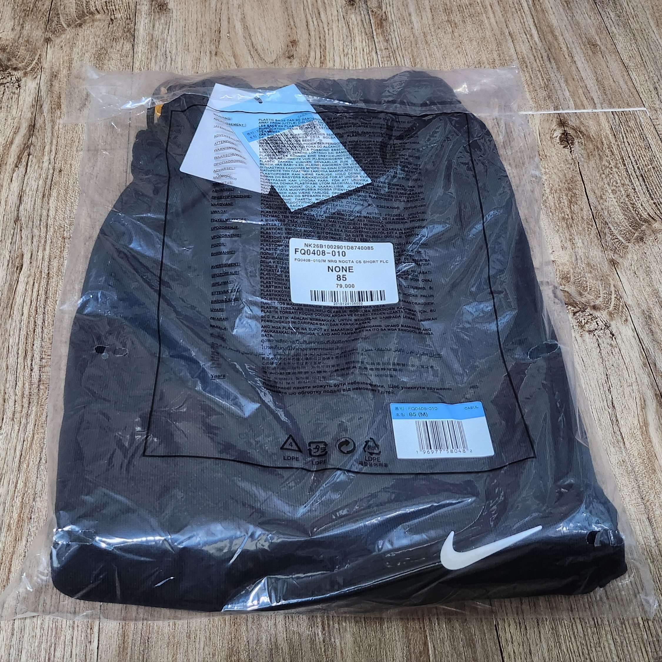 Nike x Drake Nocta Cardinal Fleece Shorts Black White - US/EU 착용 스타일 - 3
