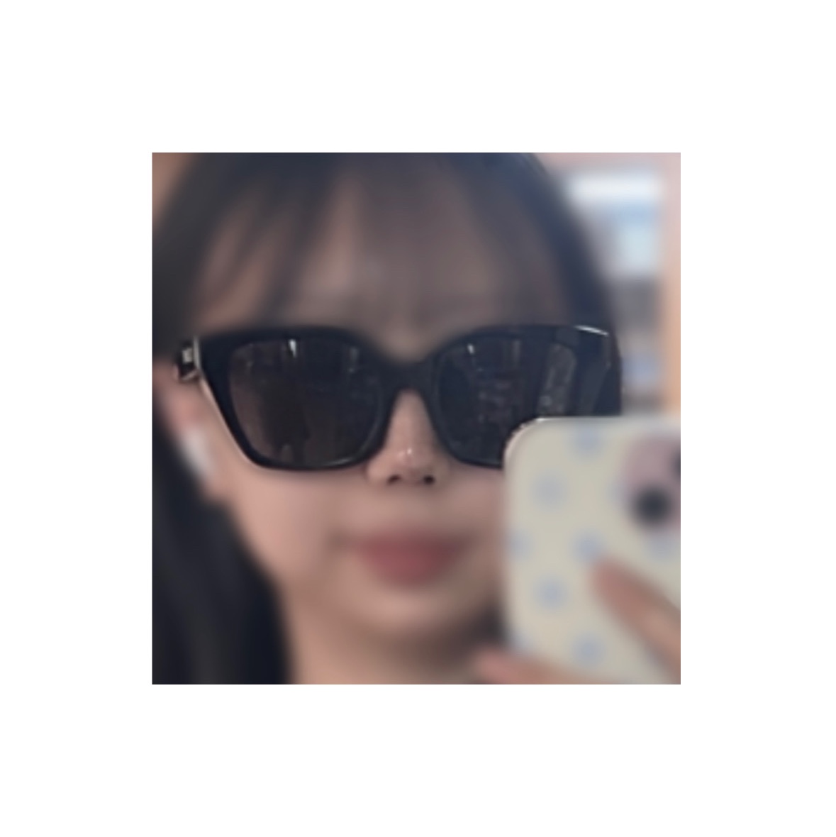 (W) Celine Monochroms 03 Sunglasses in Acetate Black 착용 스타일