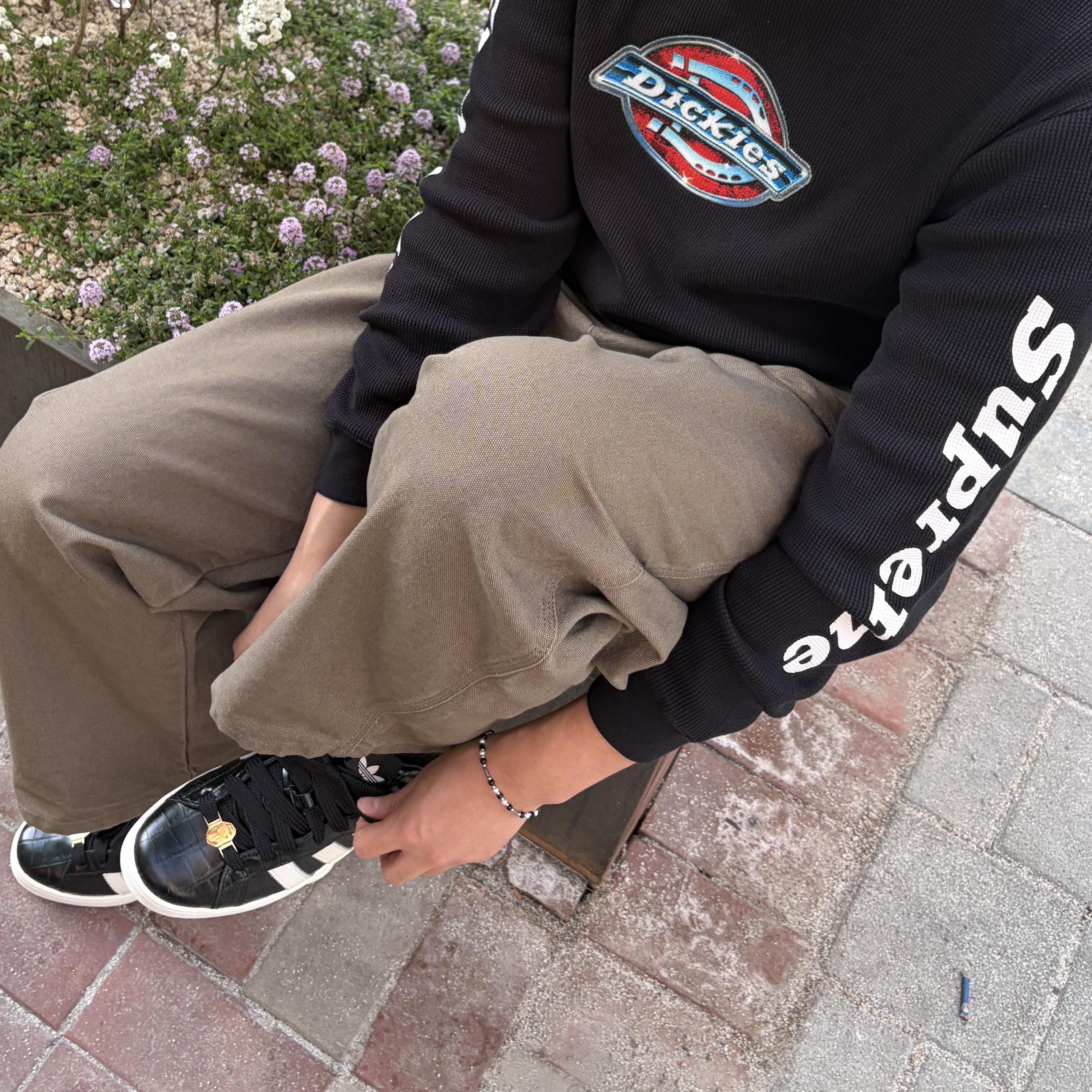 Supreme x Dickies Thermal Black - 25FW, Adidas x BAPE Campus 00s Core Black Off White 착용 스타일 - 1