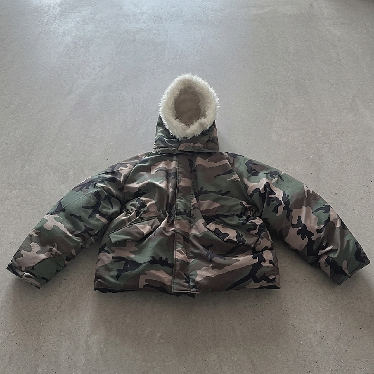 Yeezy PK-01 Army Green 착용 스타일