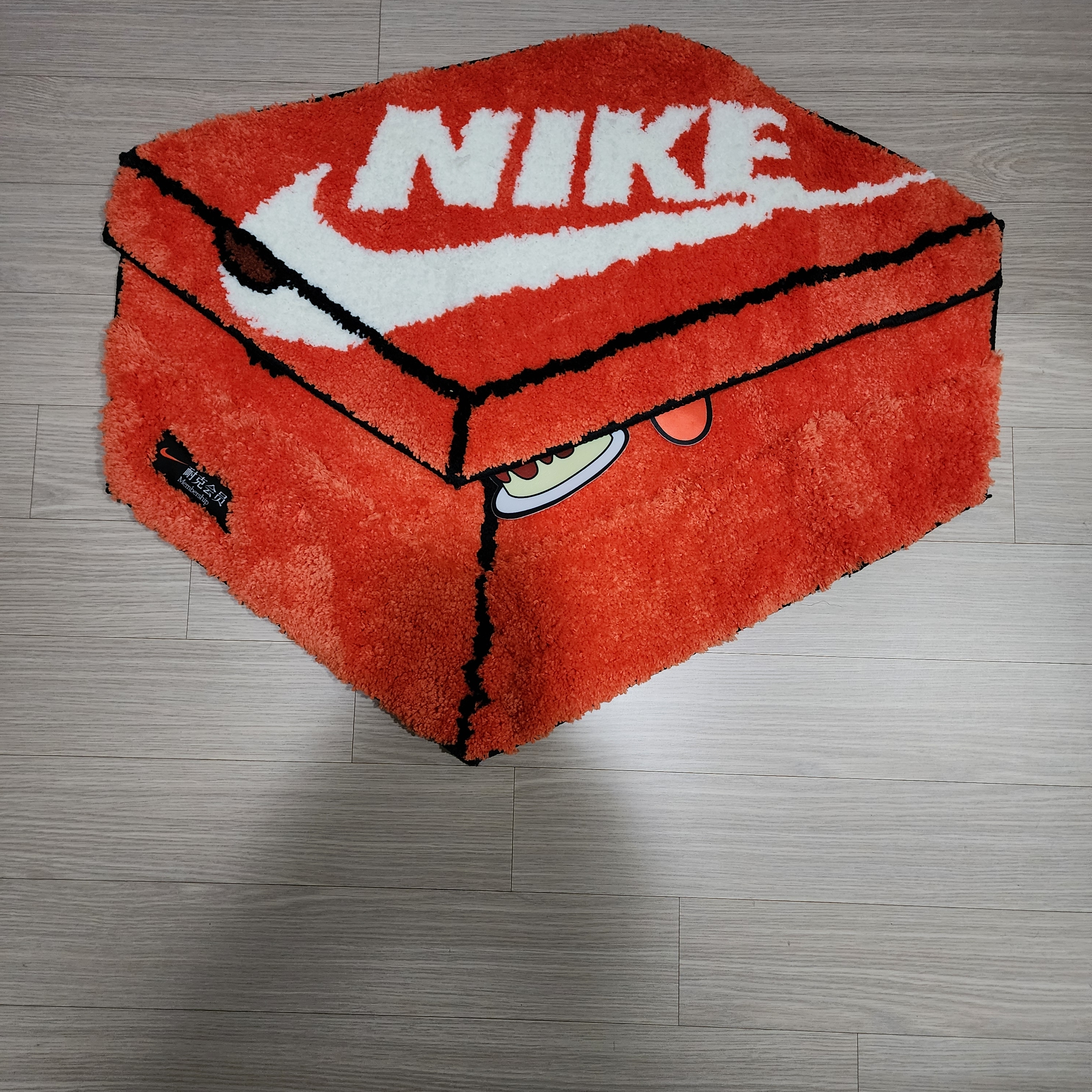 Nike Box Rugmat Orange 착용 스타일