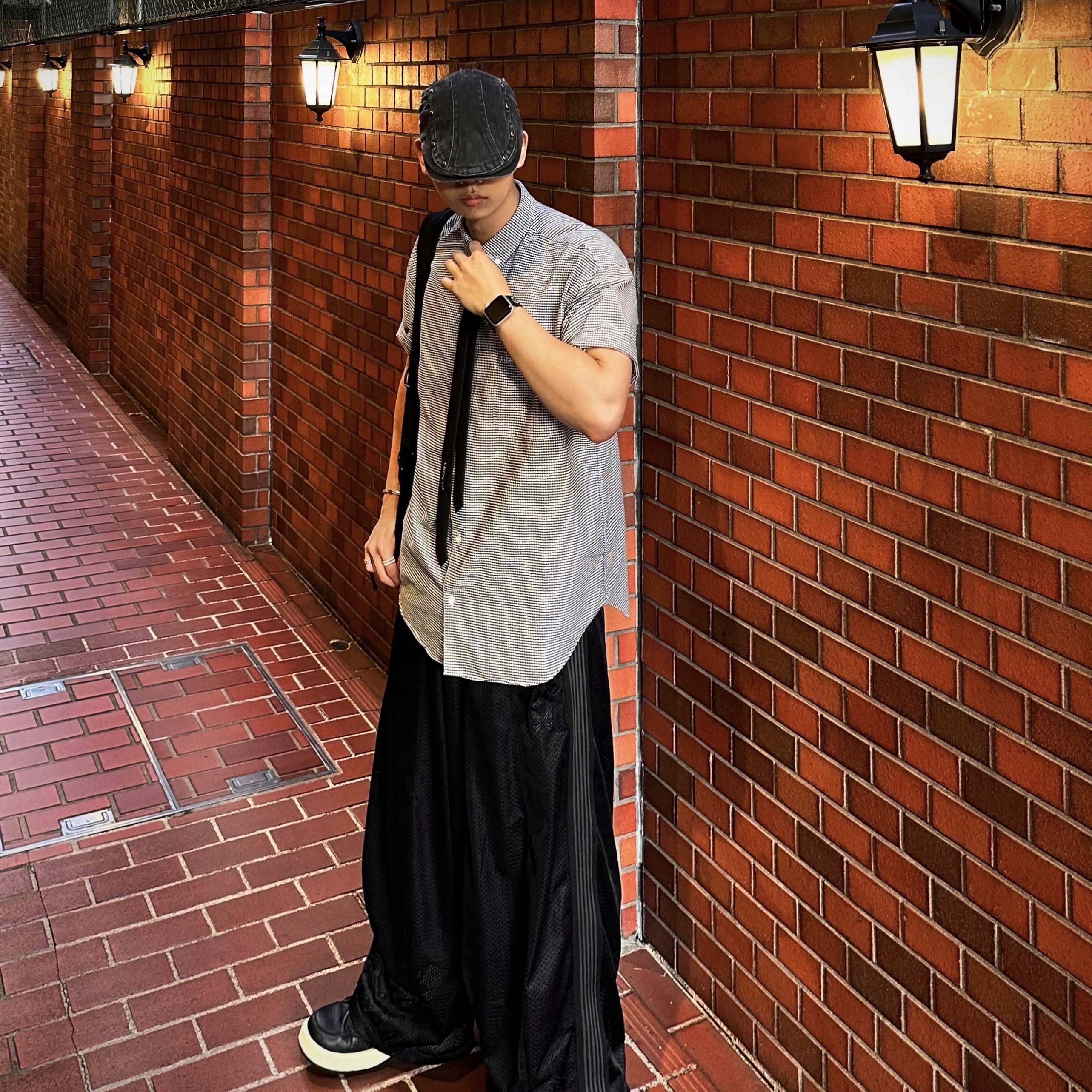 Needles H.D. Track Pants Poly Smooth Black (LHP, Studious) 착용 스타일 - 2