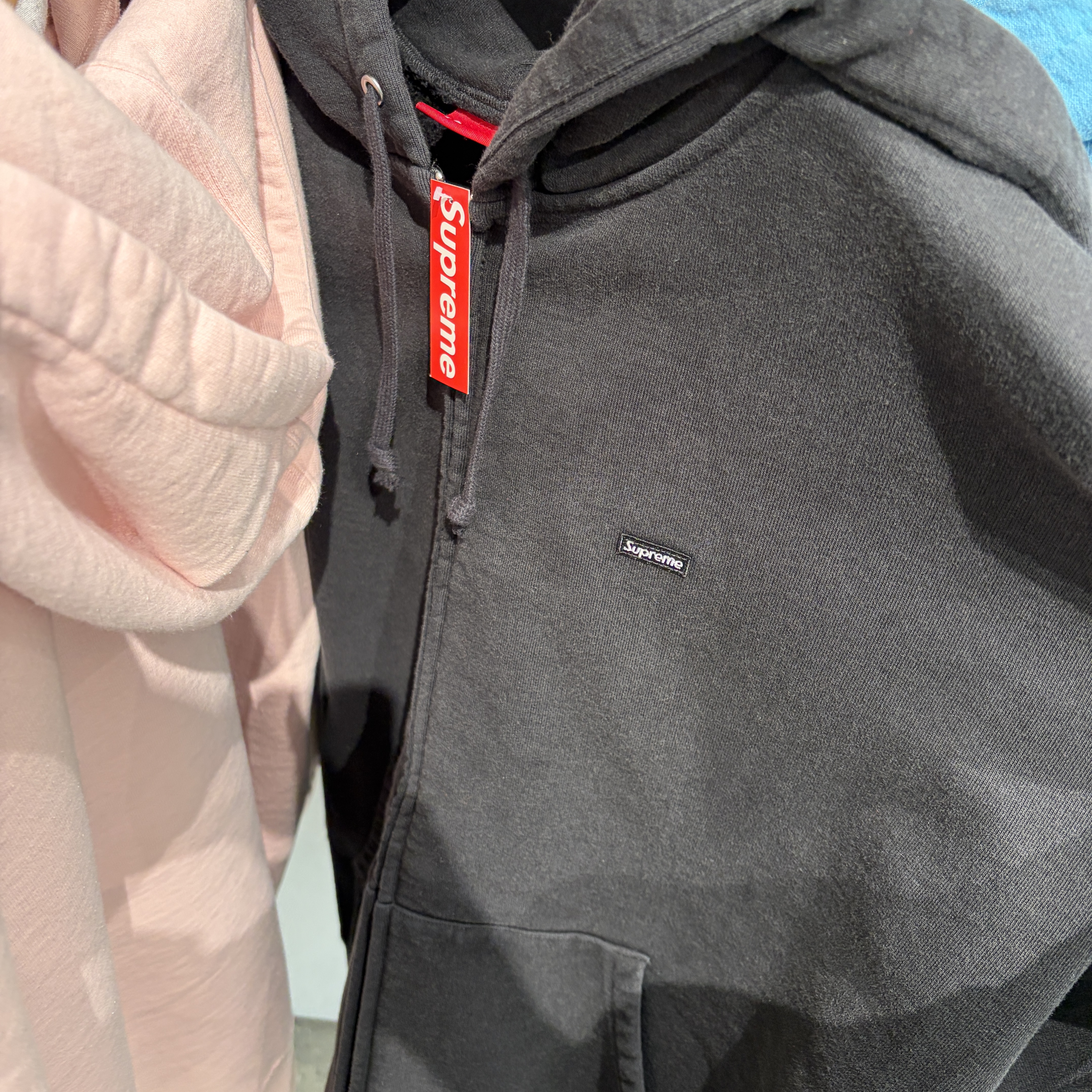 Supreme Small Box Zip Up Hooded Sweatshirt Black - 26SS 착용 스타일