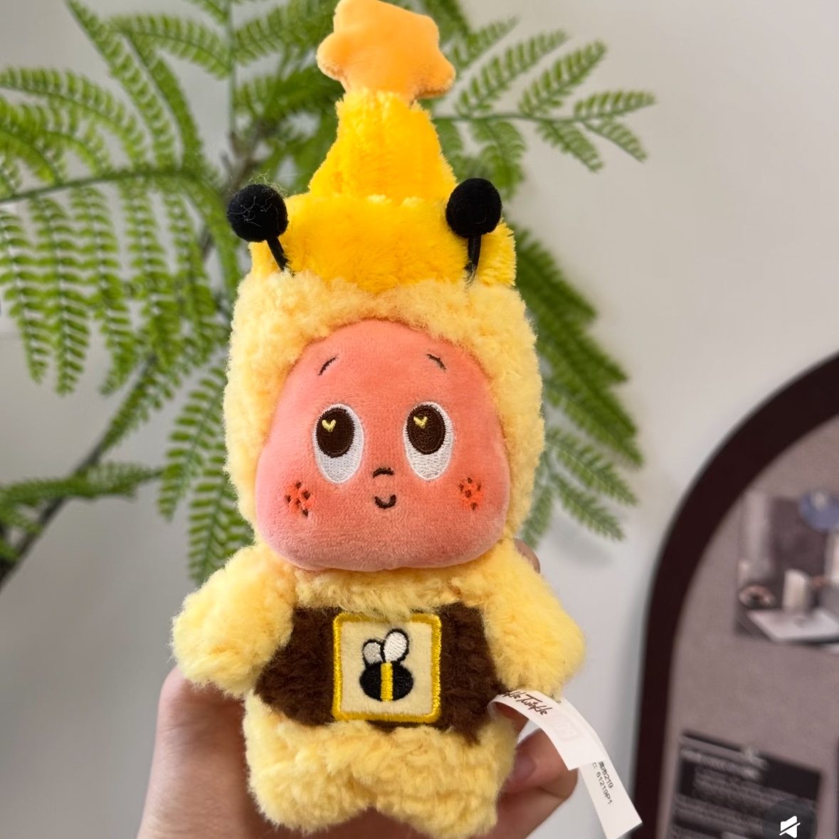 Pop Mart Moon Gelato Series Honey Plush Pendant 착용 스타일