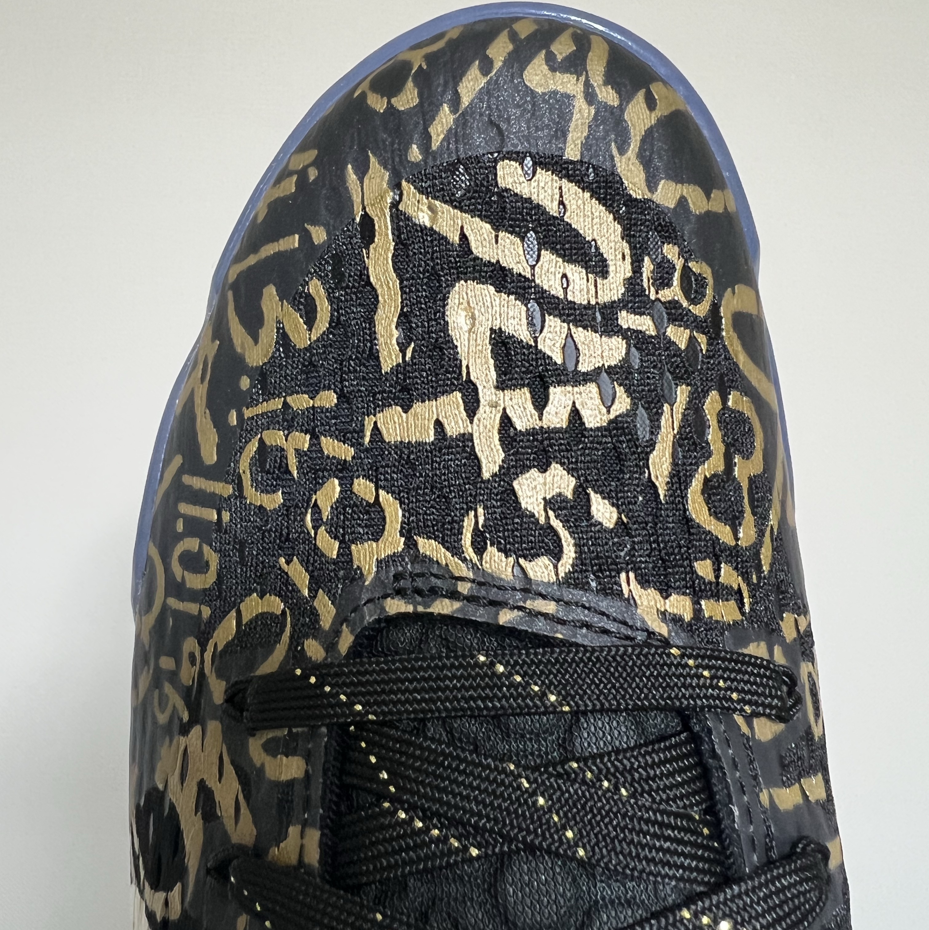 Nike Kobe 11 Protro Black and Metallic Gold 착용 스타일 - 4