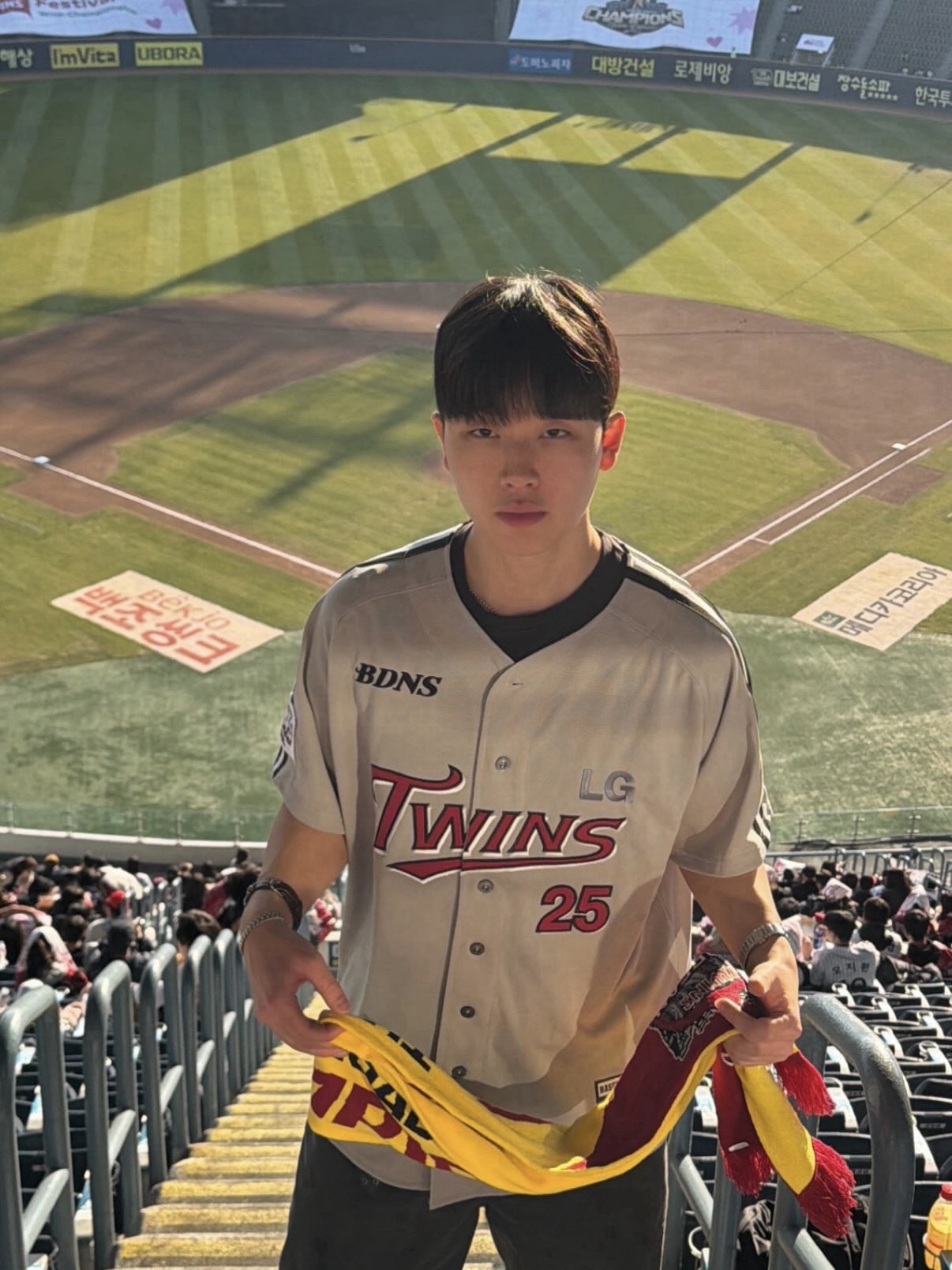BDNS x LG TWINS 2010s Baseball Jersey Grey (Non Marking Ver.) 착용 스타일