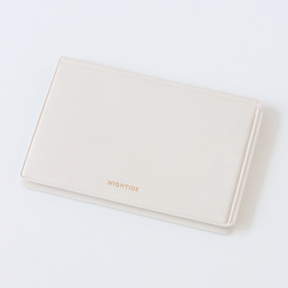 Beams x Hightide Special Order Pass & Card Case White 착용 스타일 - 2