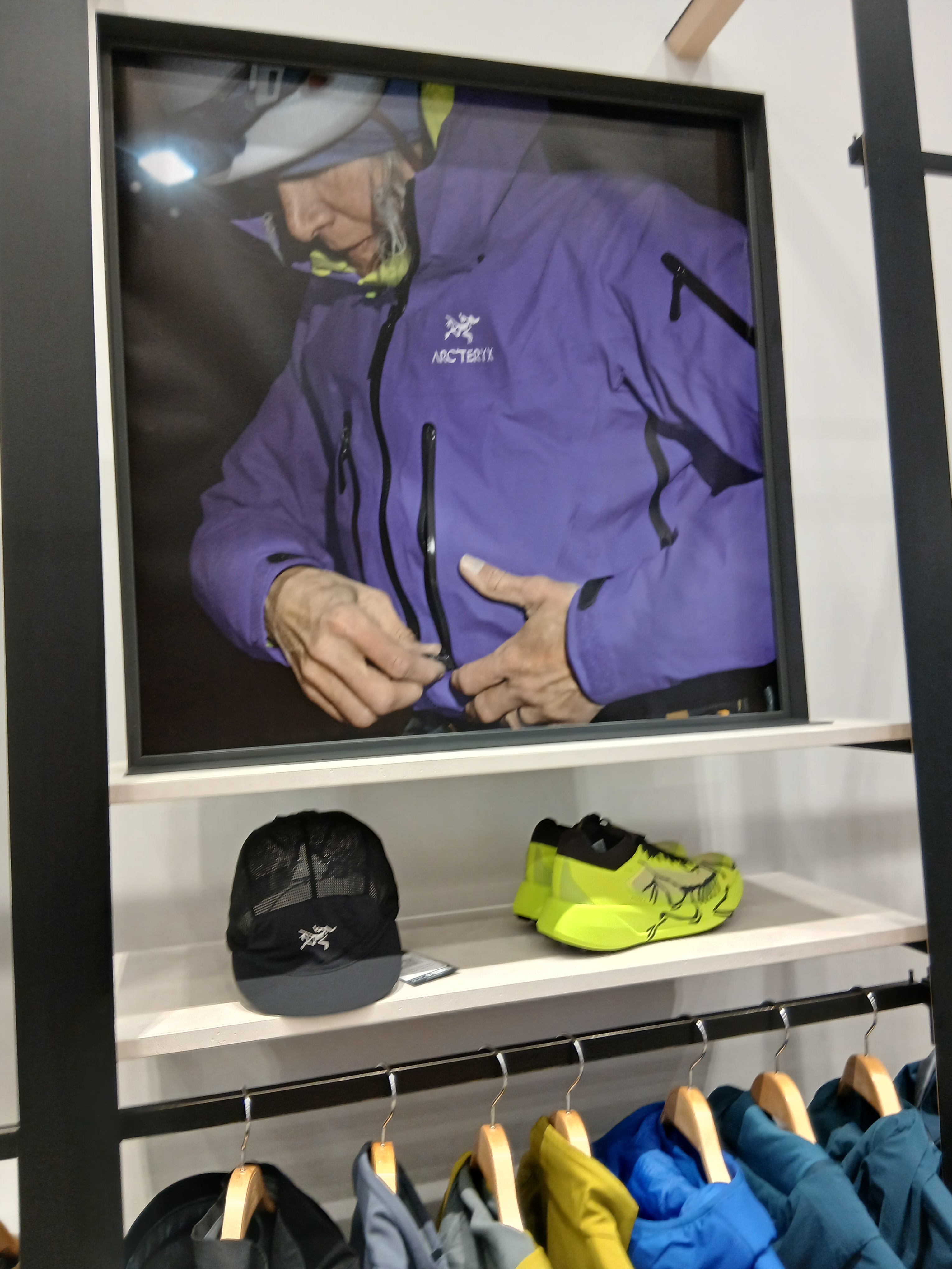 Arc'teryx Sylan 2 Mantis Mantis, Arc'teryx Norvan Mesh 5 Panel Cap Black Arctic Silk 착용 스타일 - 1