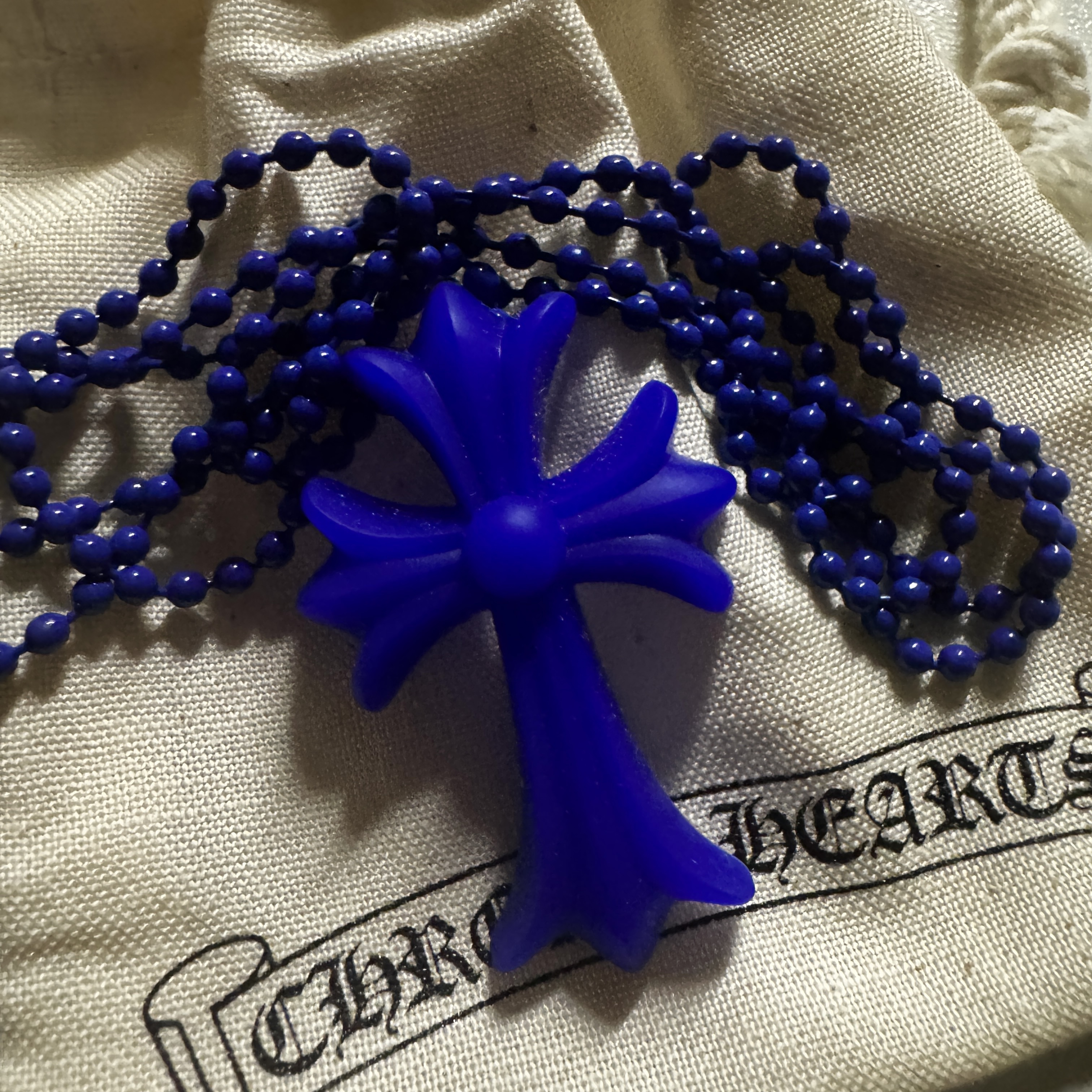 Chrome Hearts Silichrome CH Cross Pendant Dark Blue 2025 착용 스타일
