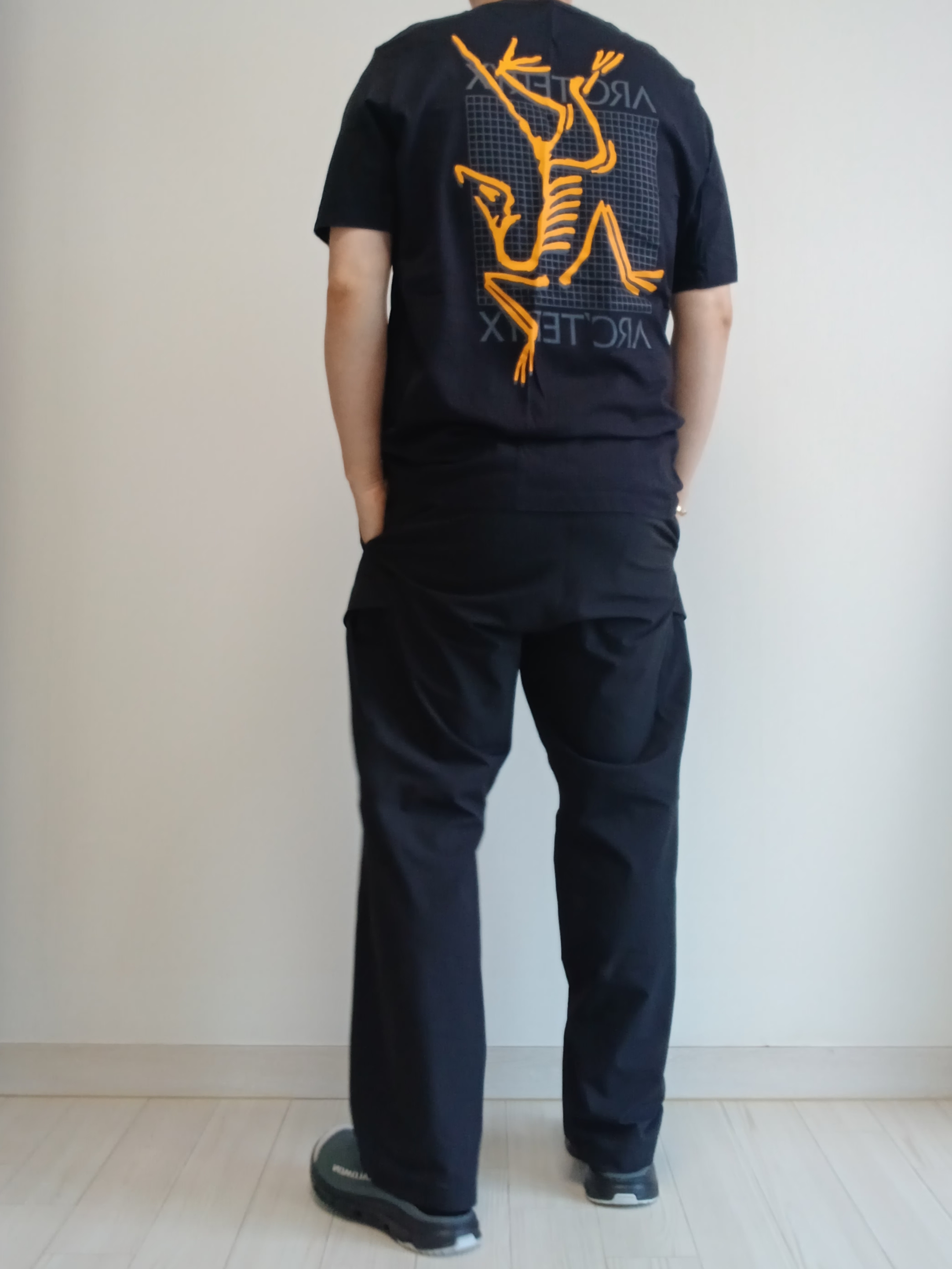 Arc'teryx Arc'Multi Bird Logo SS T-Shirt Black, Arc'teryx Rampart Pants Black 착용 스타일 - 9