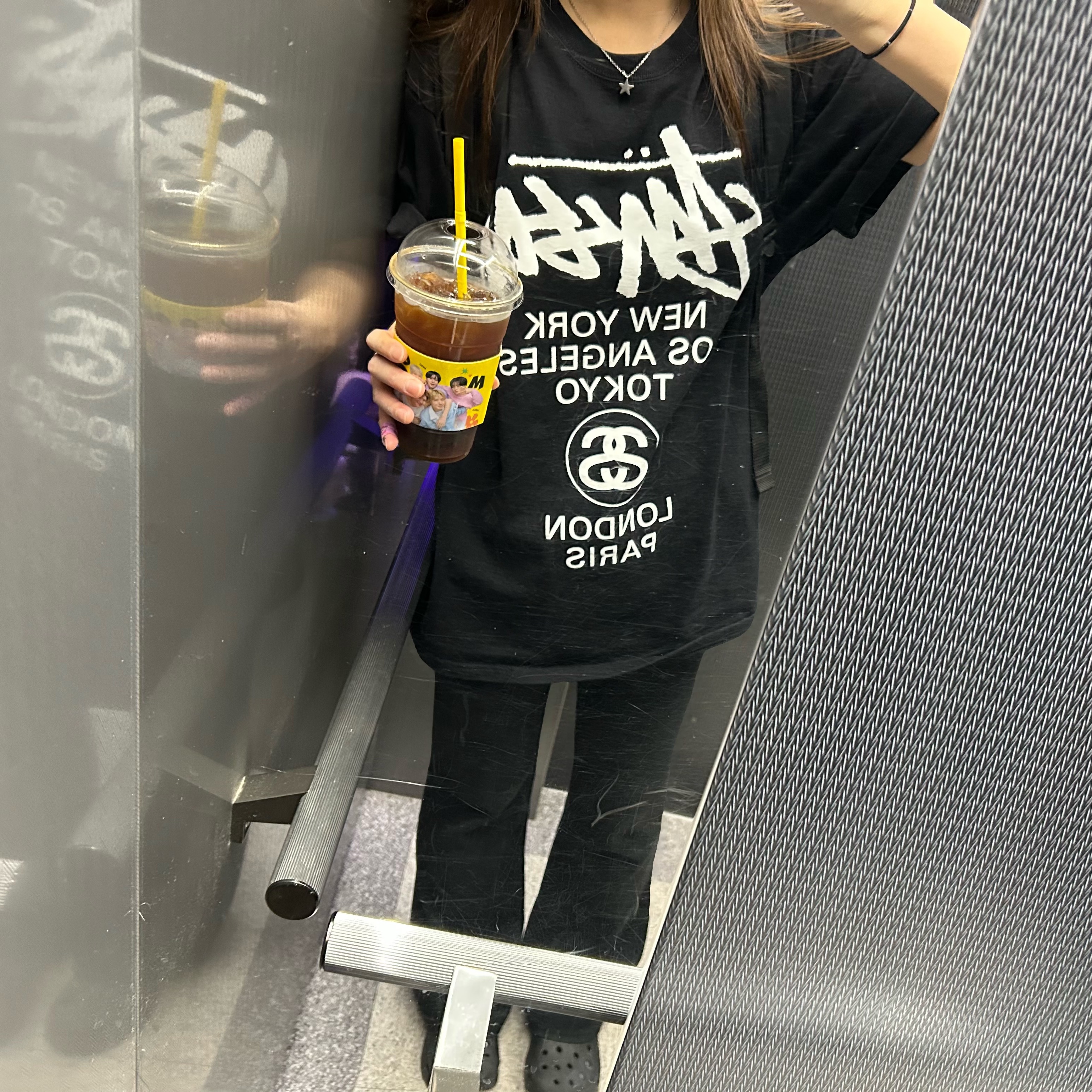 Stussy World Tour T-Shirt Black 착용 스타일