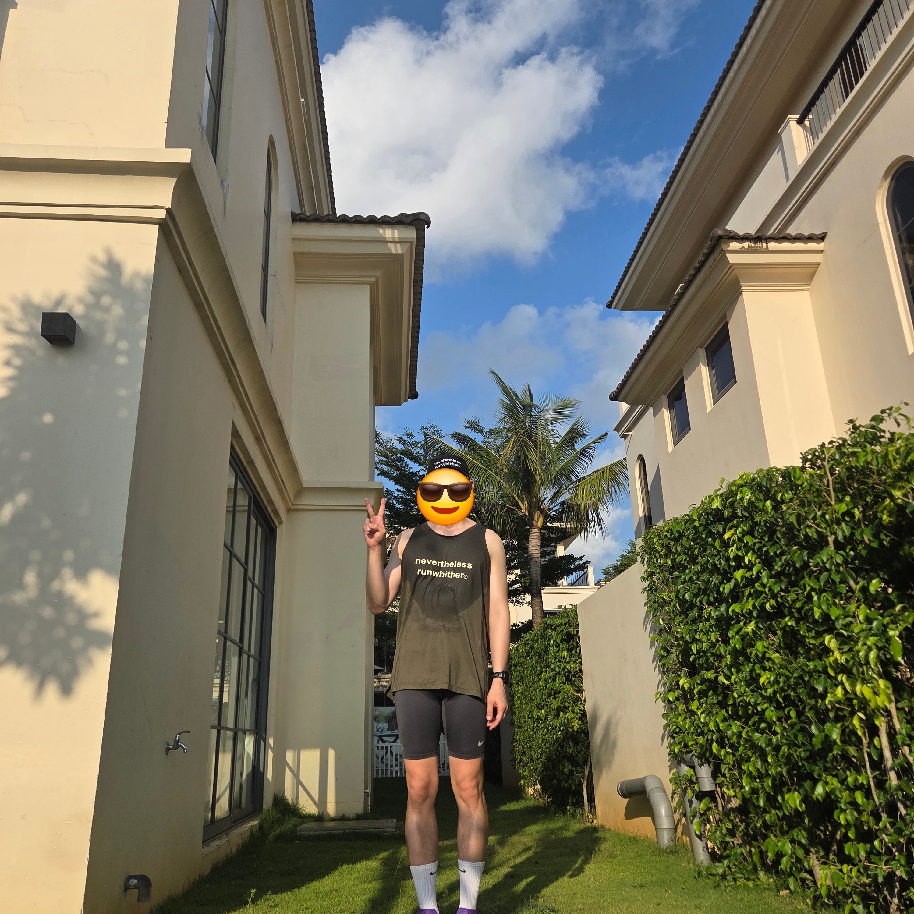 [KREAM 단독] runwhither Racing Singlet Khaki, [KREAM 단독] runwhither Mesh Cap Black 착용 스타일