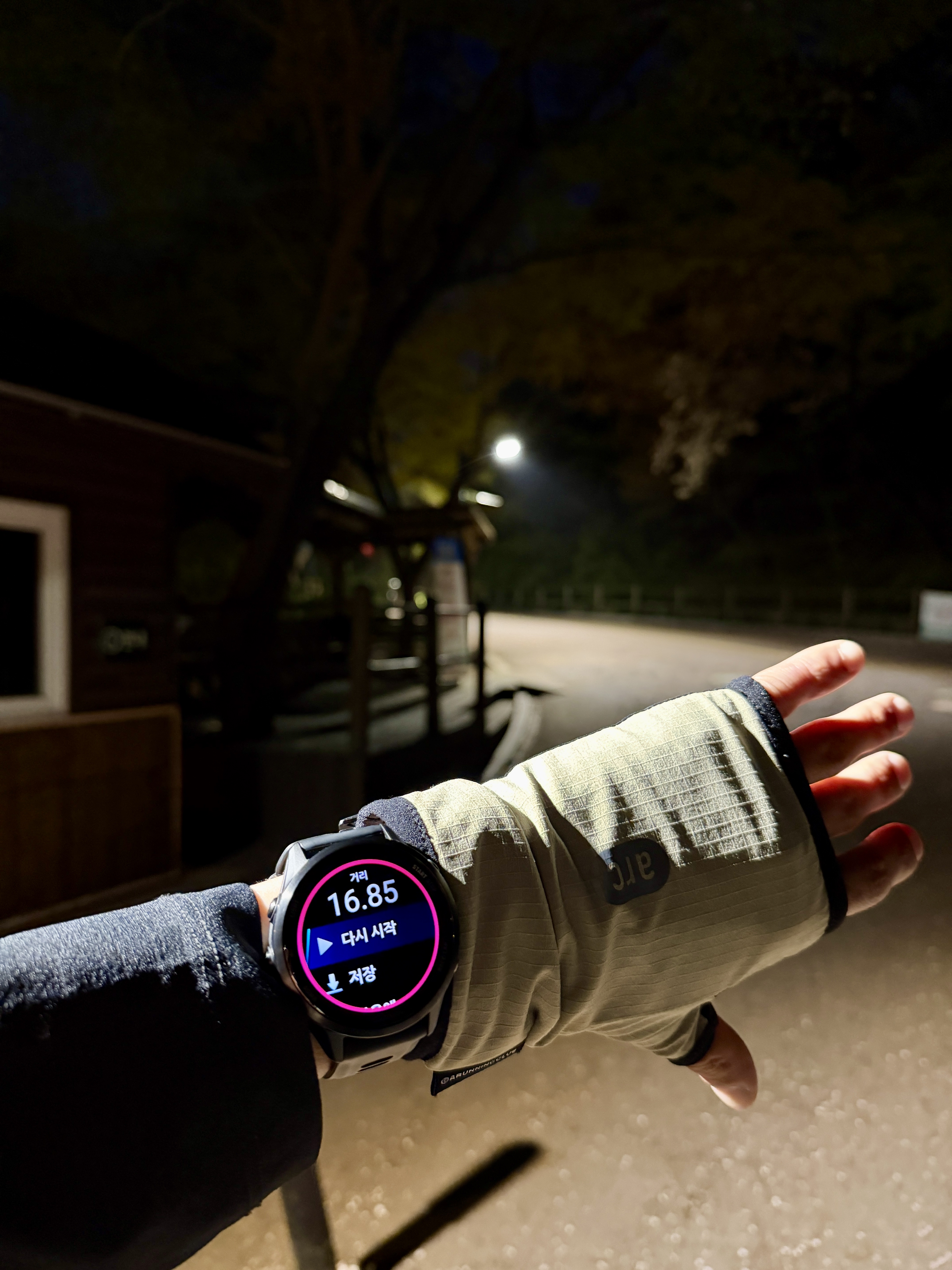 ARC Fingerless Running Gloves Khaki, [10% 적립] Garmin Forerunner 970 GPS Black 착용 스타일 - 2