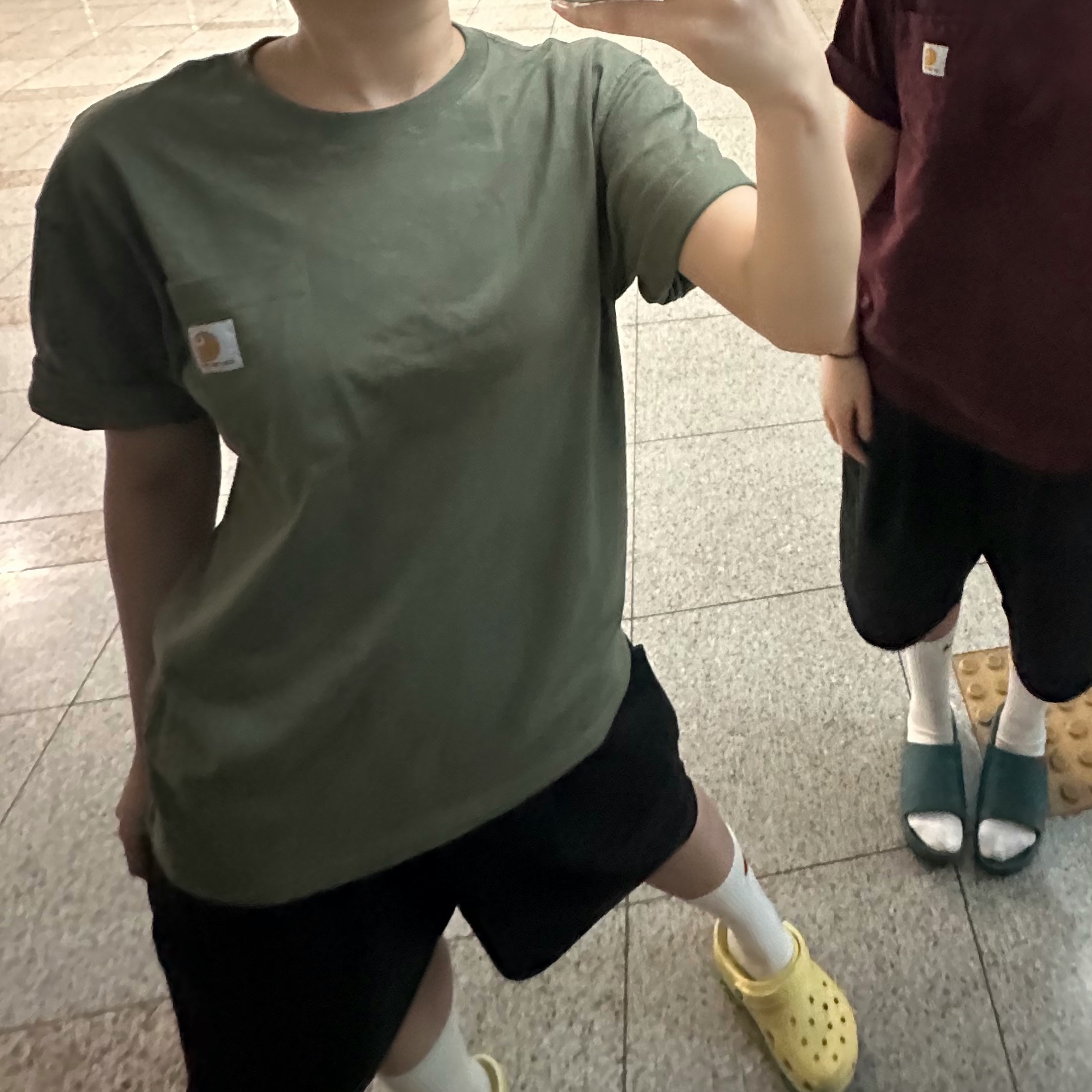 Carhartt Loose Fit Heavyweight Regular Short Sleeve Pocket T-Shirt Dusty Olive 착용 스타일
