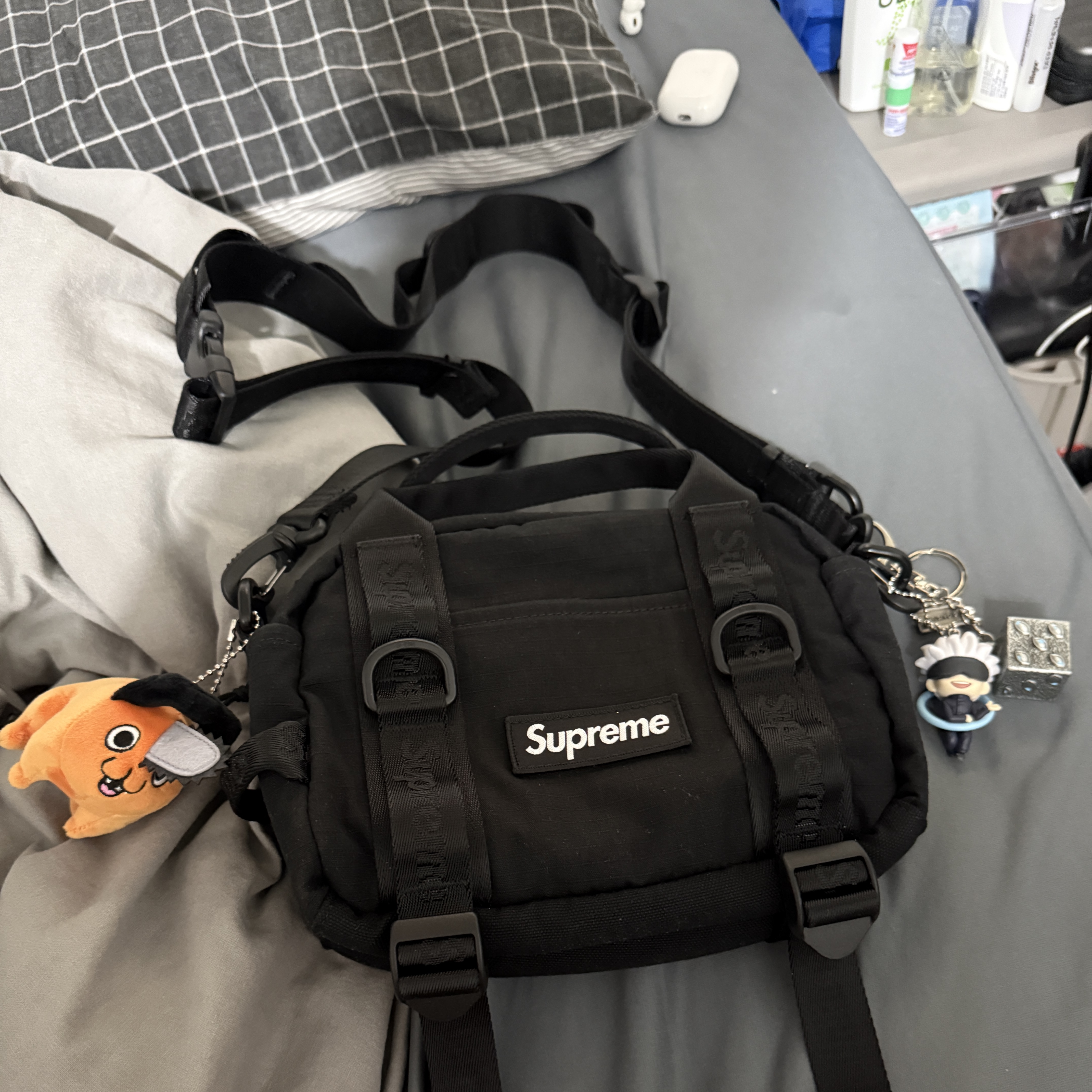 Supreme Mini Duffle Bag Black - 26SS 착용 스타일