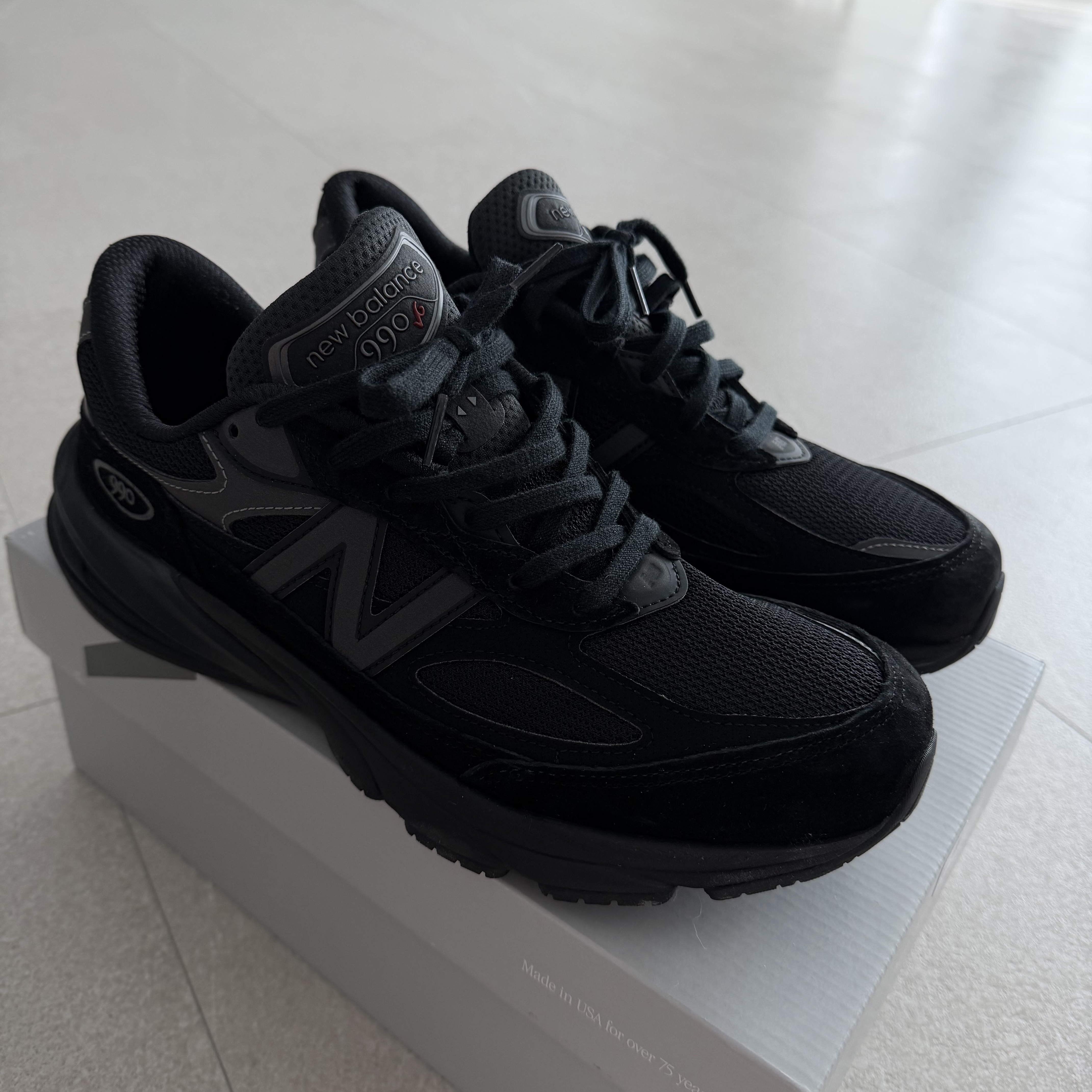 New Balance 990v6 Made in USA Triple Black - D Standard 착용 스타일 - 2