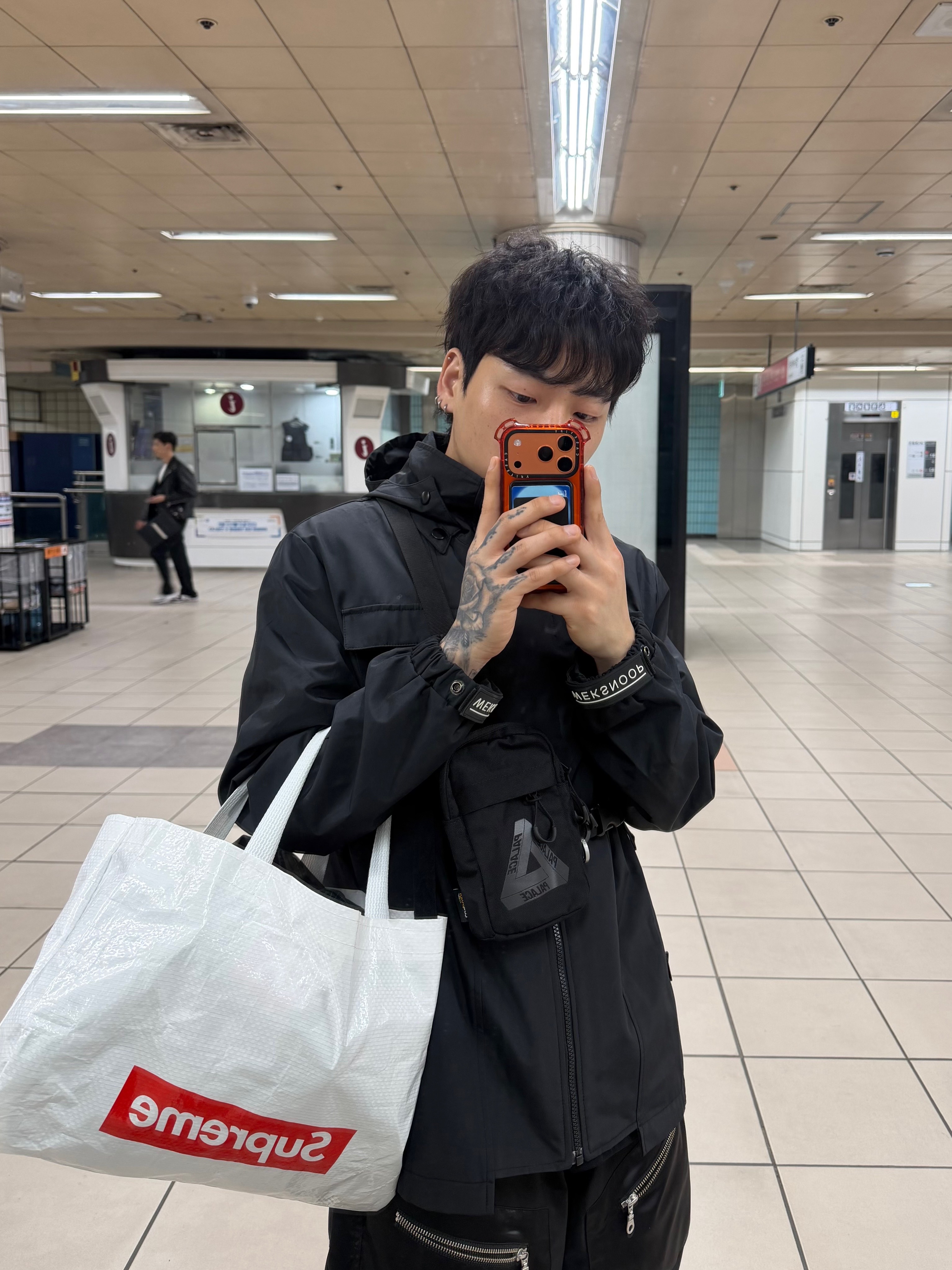 Palace Cordura RS 2-Way Shot Bag Black Graphite - 24FW 착용 스타일 - 1