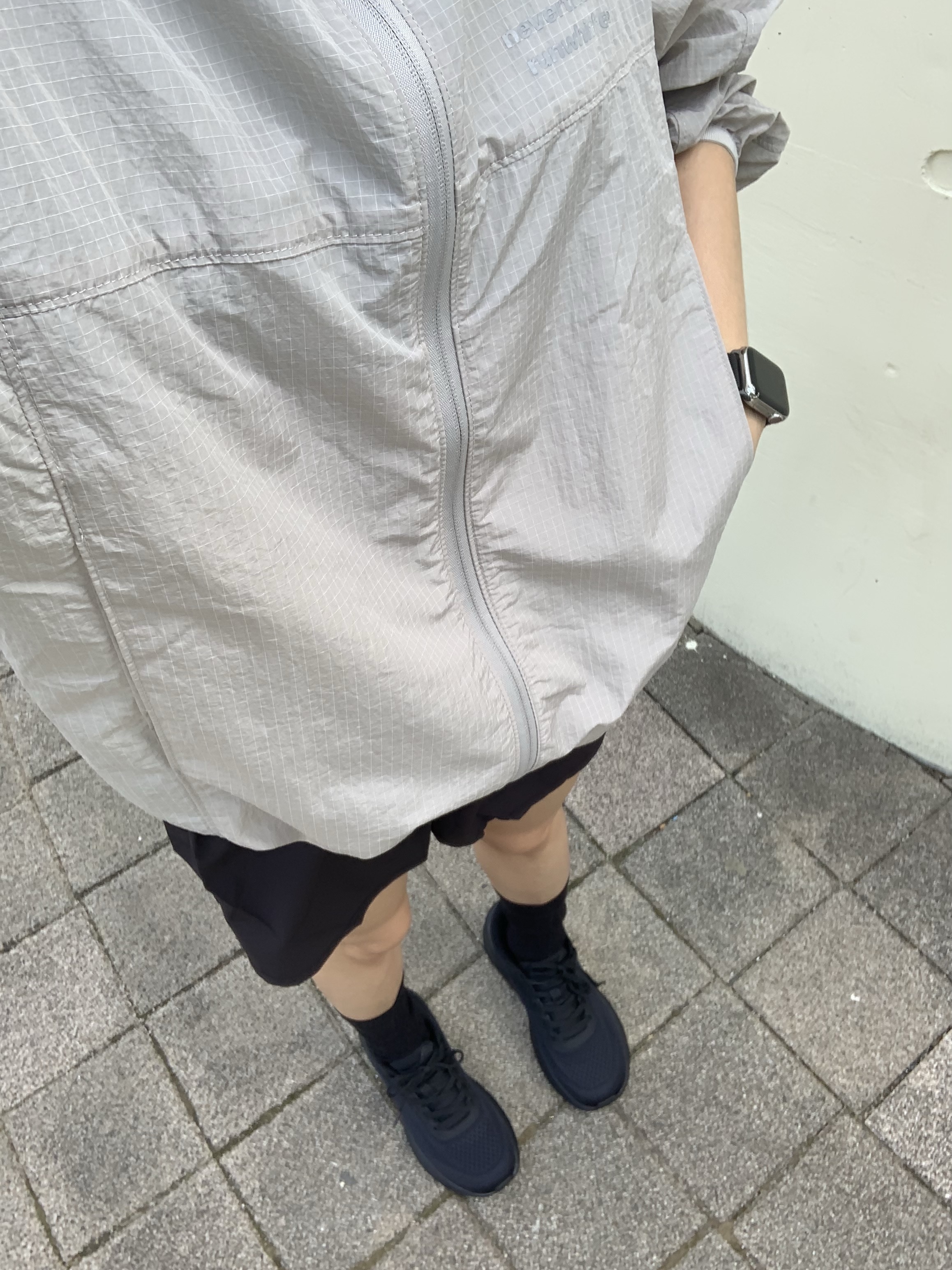 [KREAM 단독] runwhither Windbreaker Jacket V2 Gray, Supreme x Marithe Francois Girbaud Sport Camp Cap Black - 25SS 착용 스타일 - 5