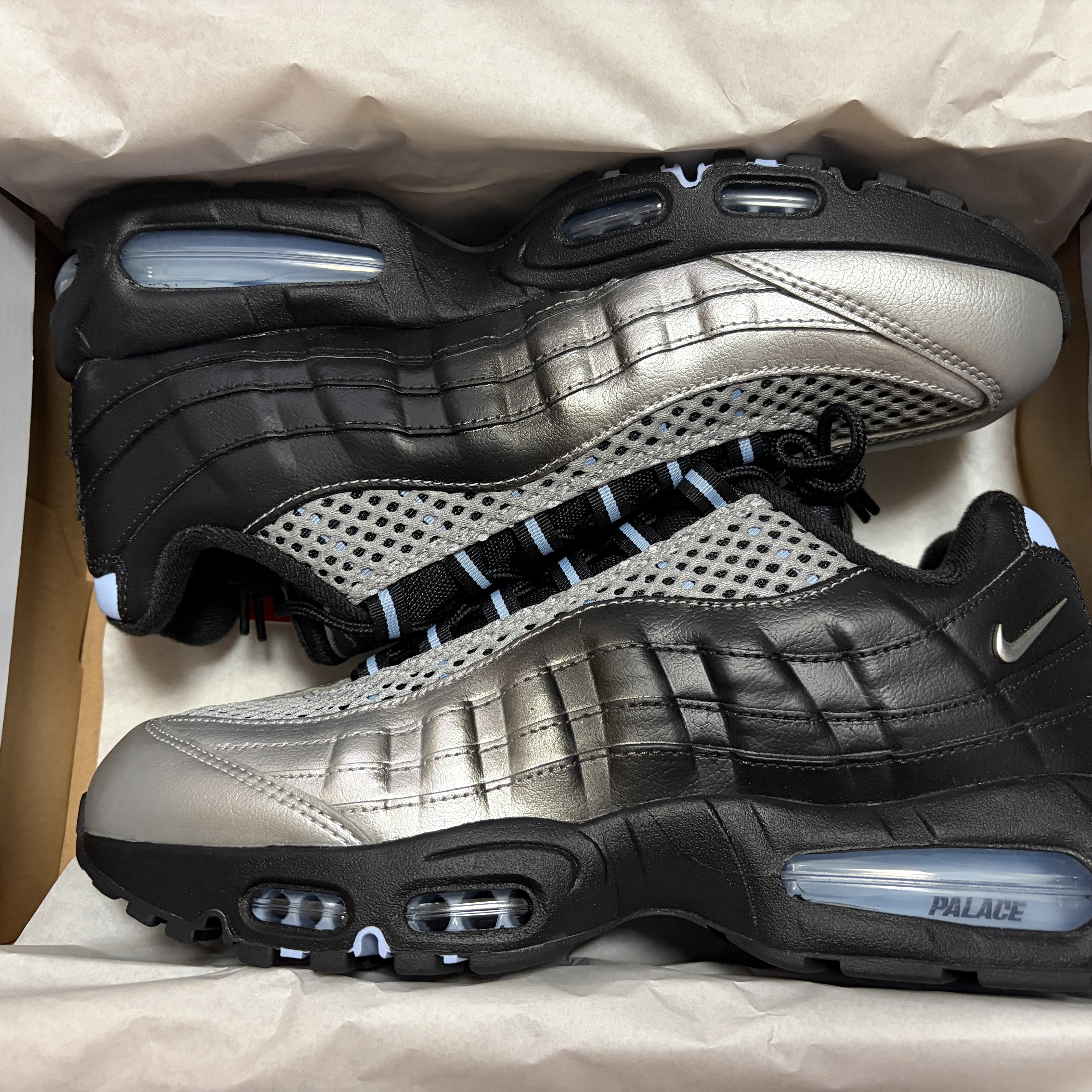Nike x Palace Air Max 95 Metallic Silver Aluminum 착용 스타일 - 6