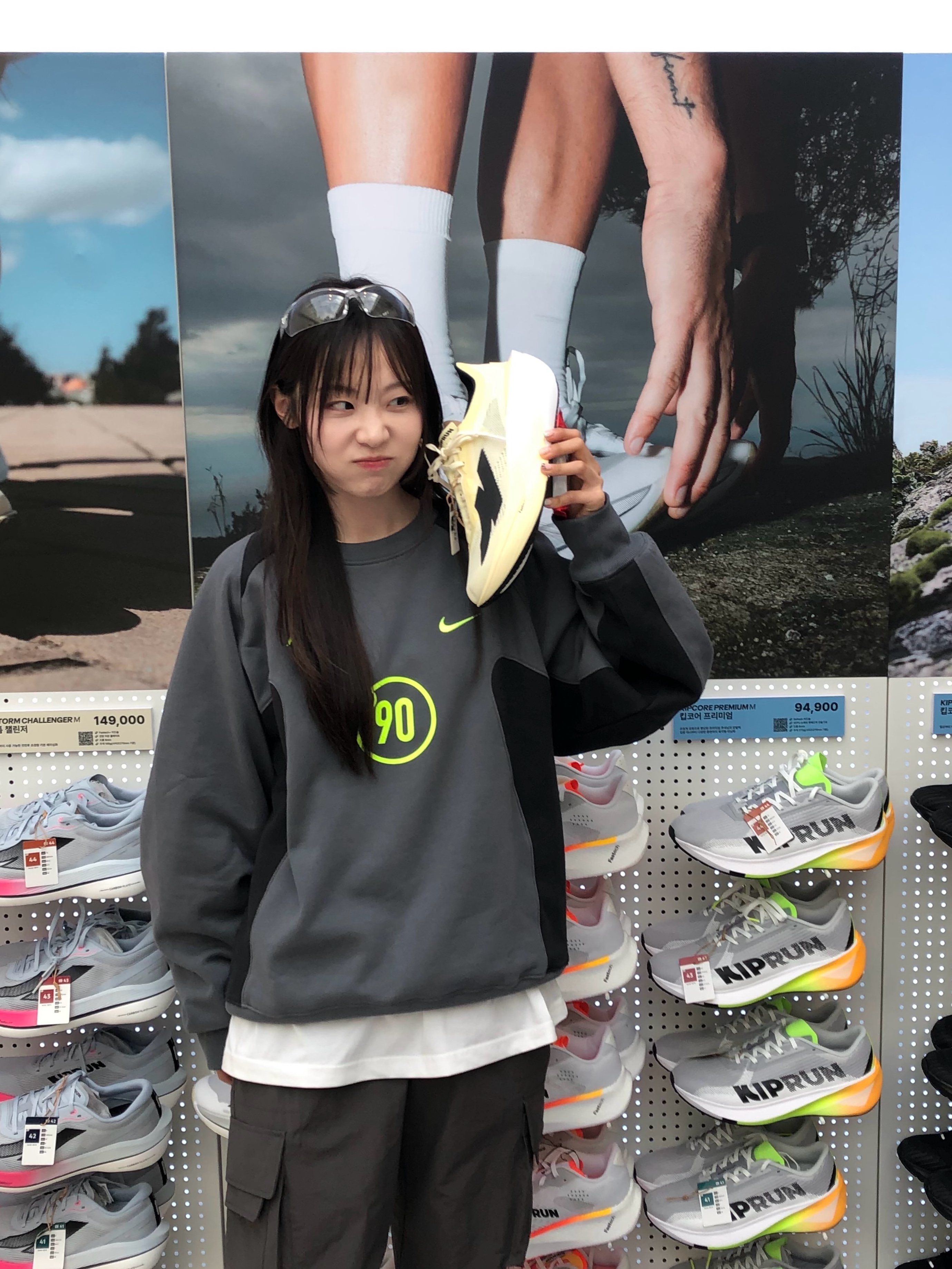 DECATHLON Kiprun Women's Carbon Racing Shoes Kiprun KD900X Elite Vanilla Yellow 착용 스타일 - 2