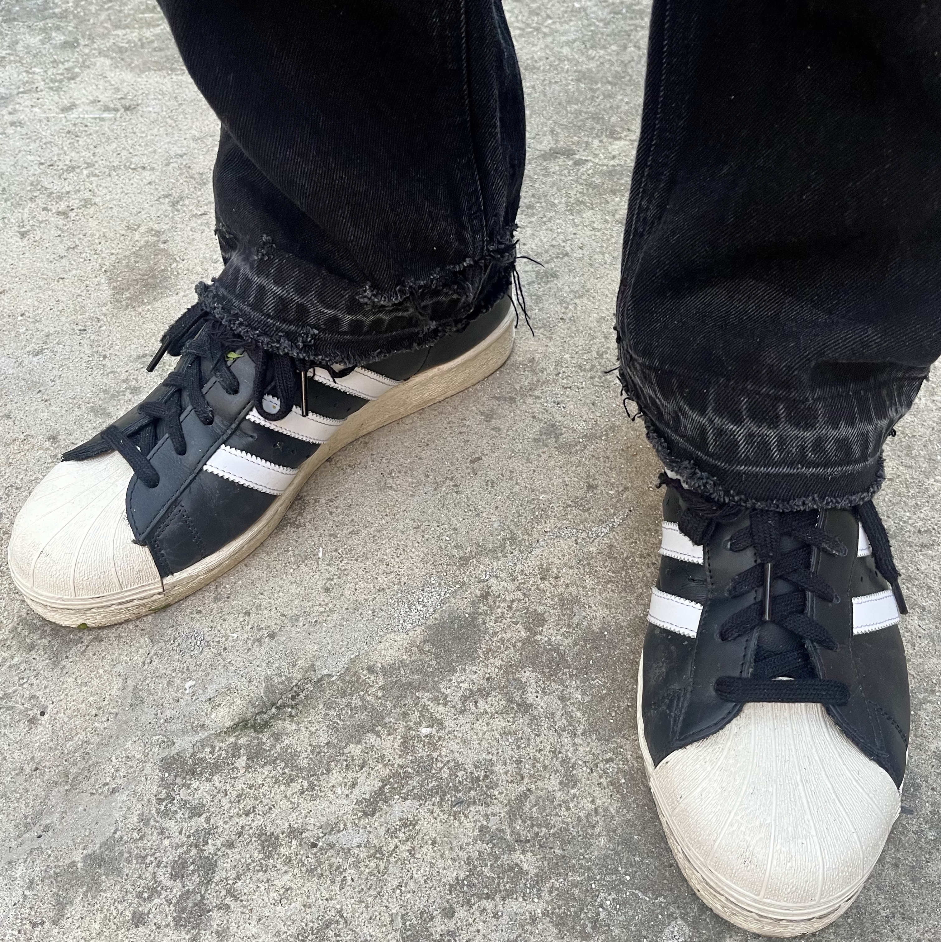 Adidas Superstar 82 Core Black 착용 스타일