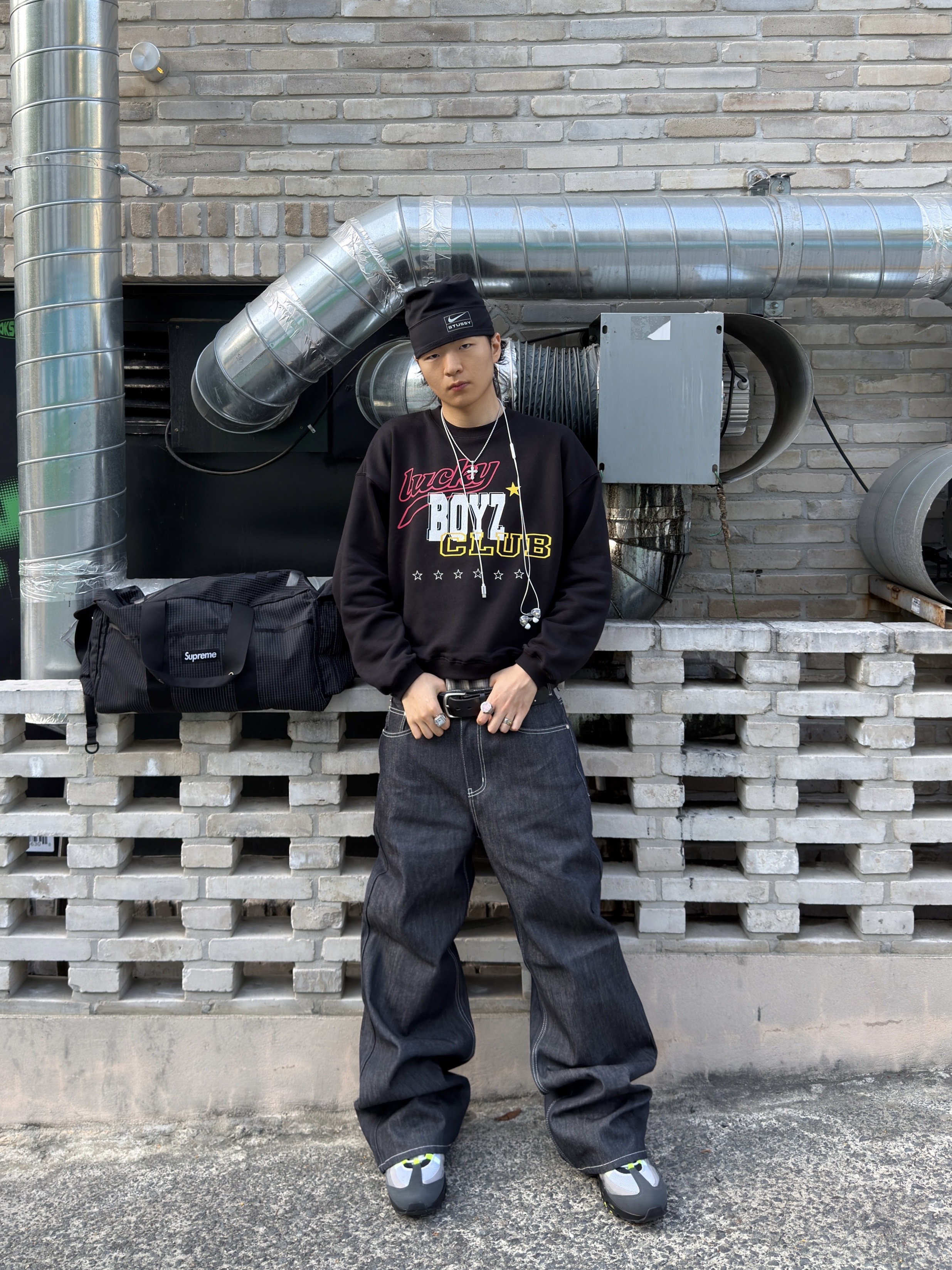 Supreme Duffle Bag Black - 24SS, Nike Air Max 95 OG Neon 착용 스타일 - 2
