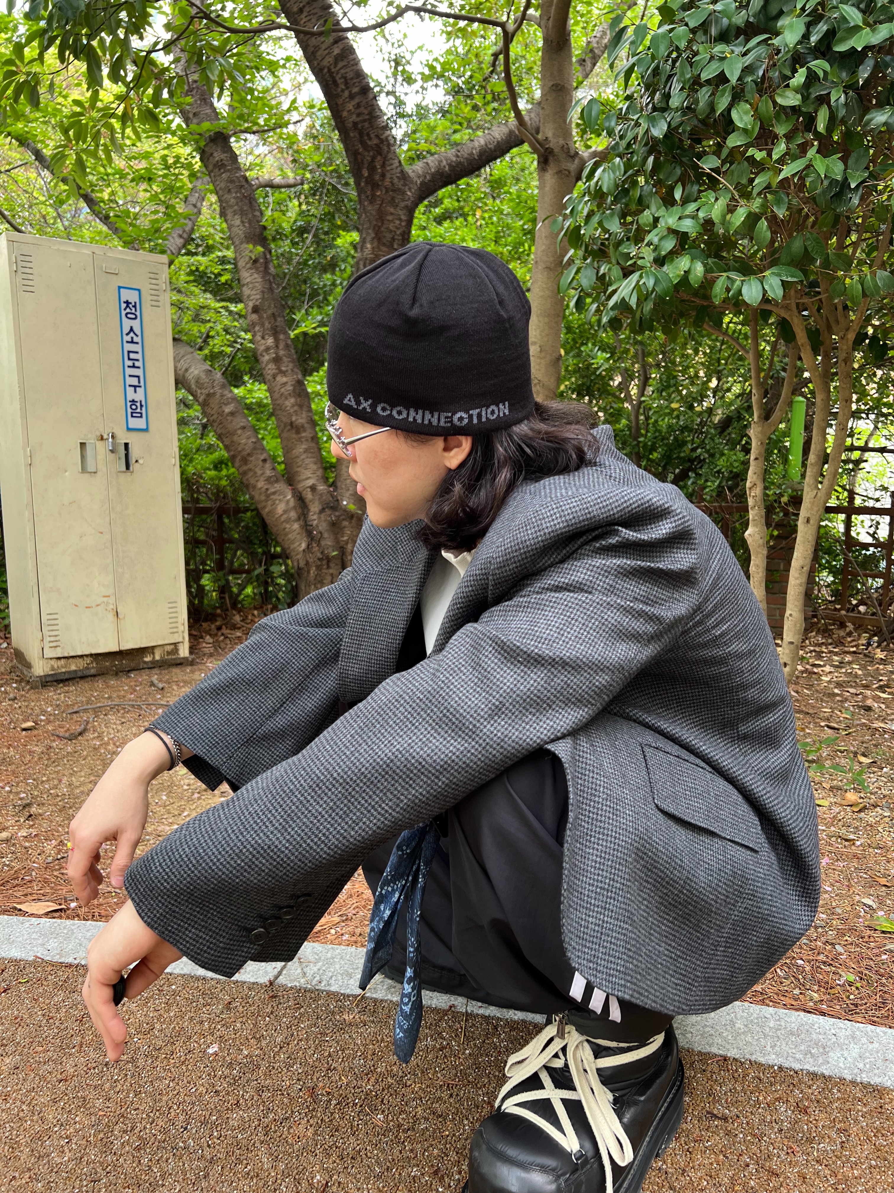 AX CONNECTION Compass Logo Beanie (Lightweight), Gentle Monster Paranoyd 02 Silver Clear 착용 스타일 - 1