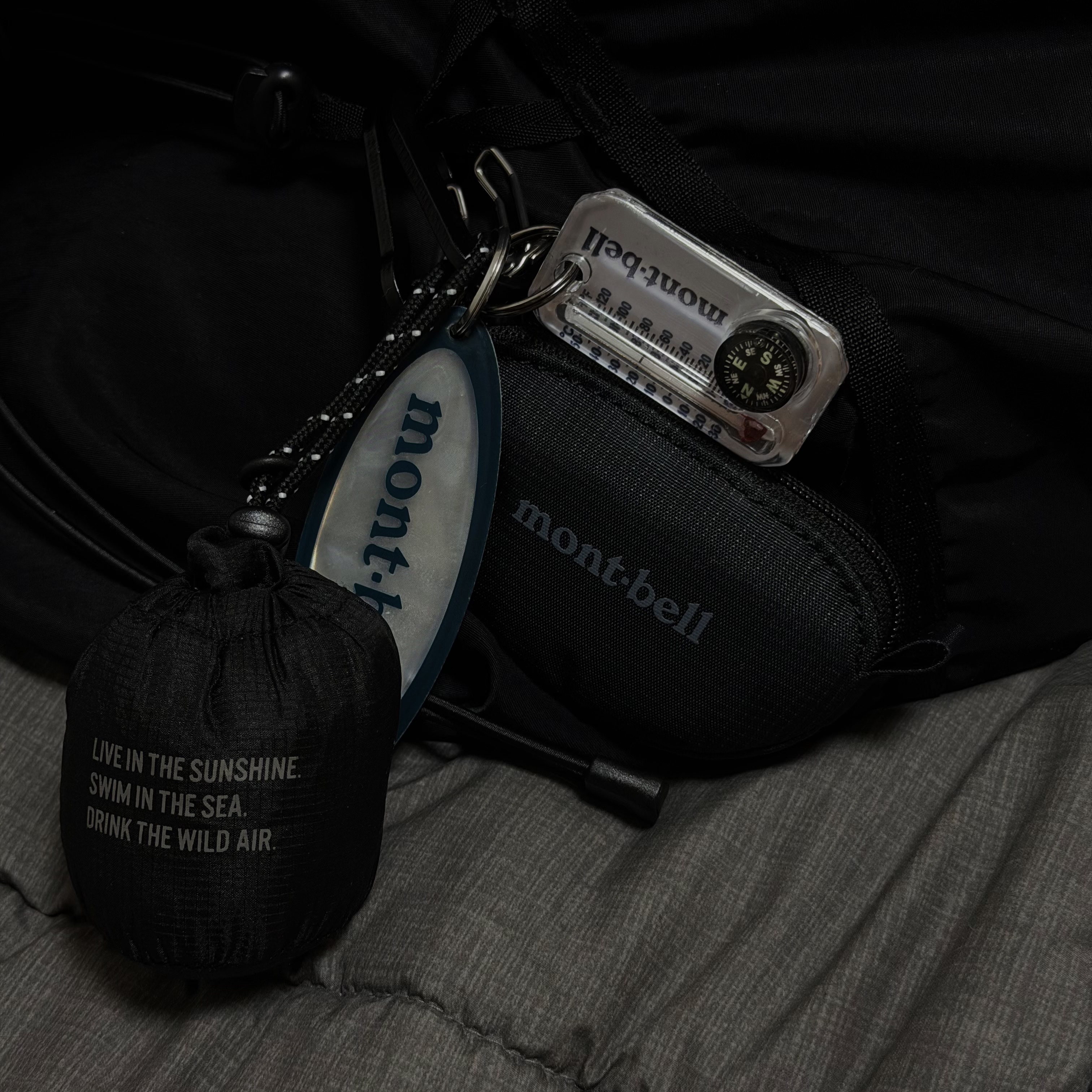 Montbell Coin Purse Black 착용 스타일 - 1