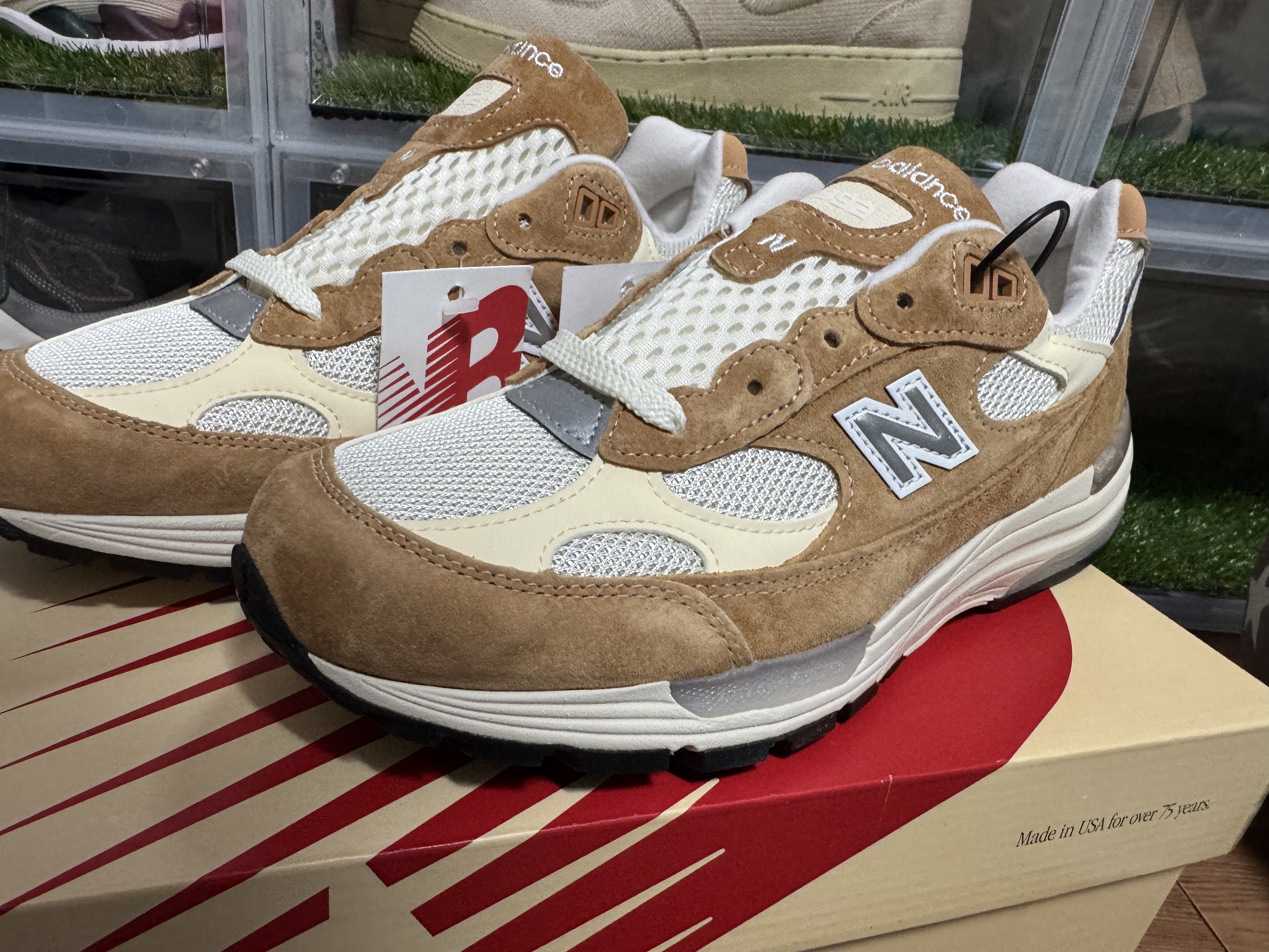 New Balance 992 Made in USA Sweet Caramel Calcium 착용 스타일