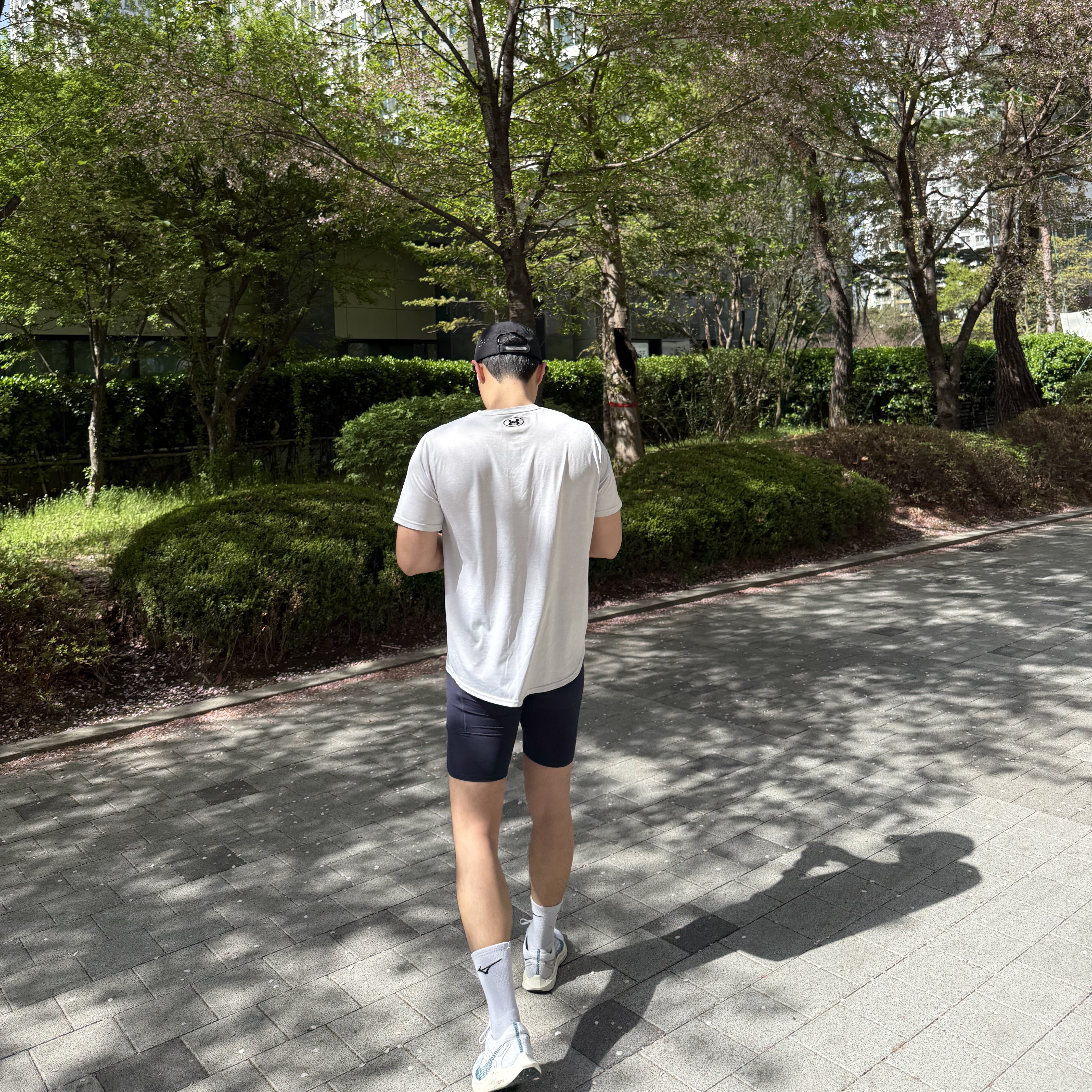 Adidas Running x Adizero Heat.rdy Lightweight Cap Black White 착용 스타일