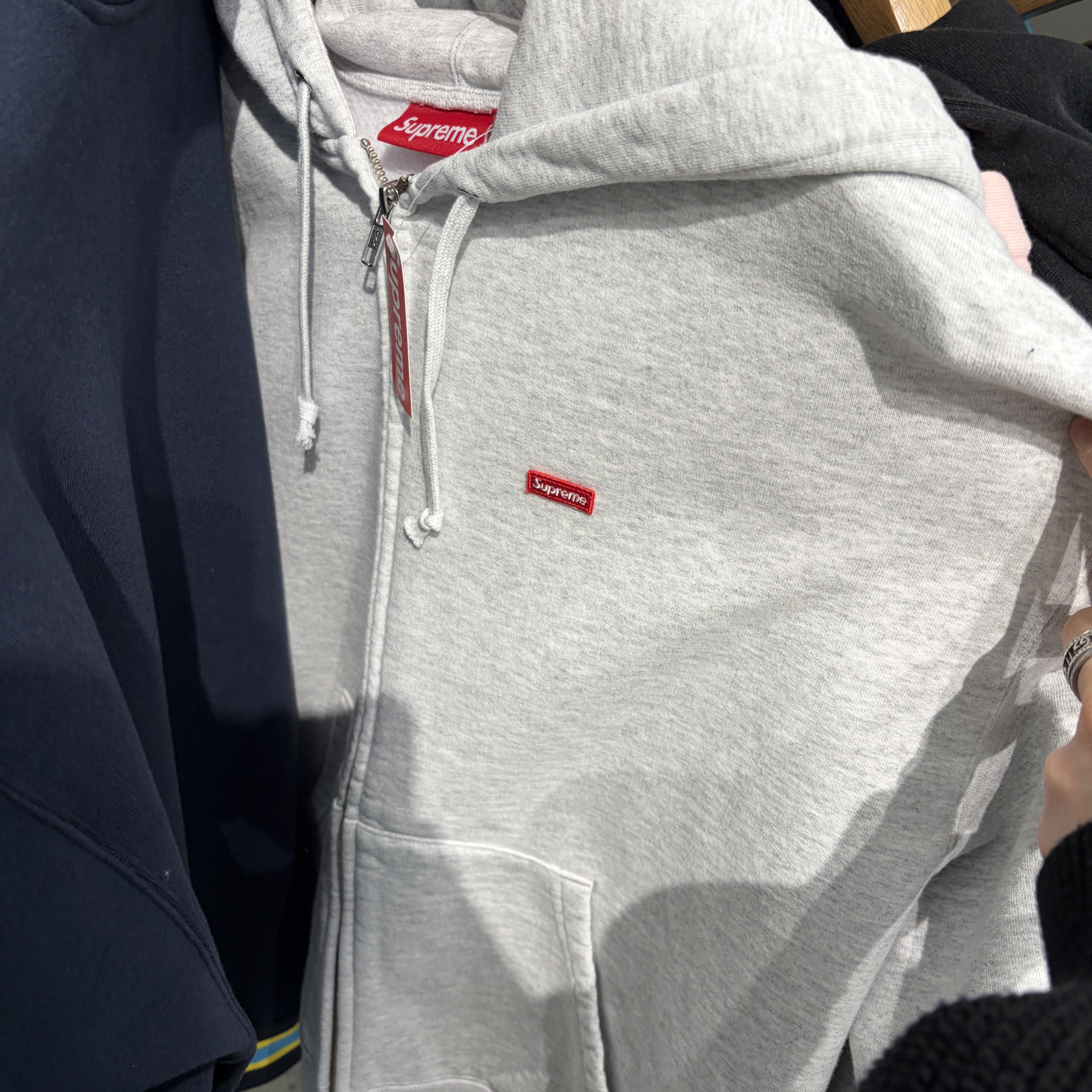 Supreme Small Box Zip Up Hooded Sweatshirt Ash Grey - 26SS 착용 스타일