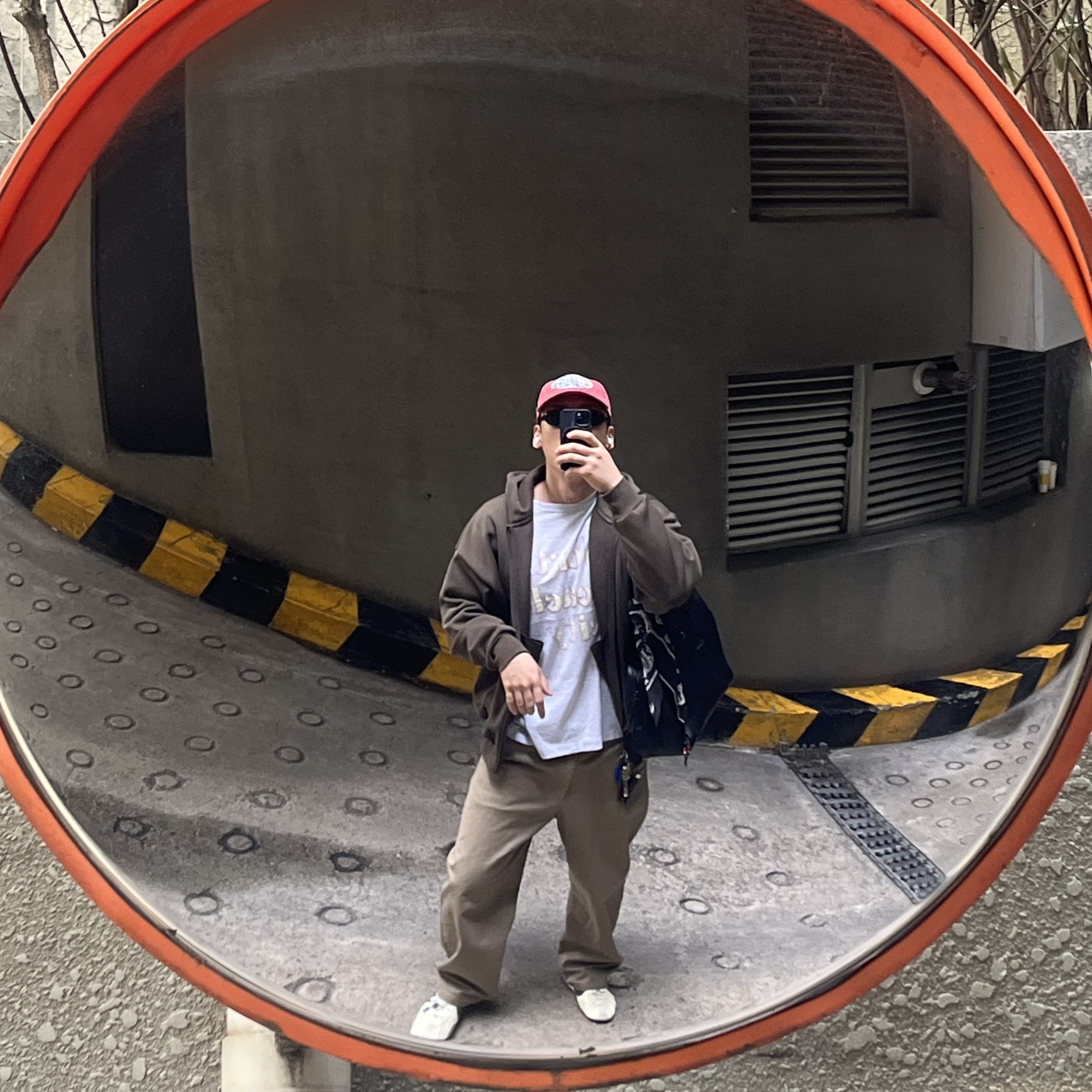 Nike x Jacquemus Moon Shoe SP Alabaster Off Noir, Ray-Ban DADDY-O II Polished Black Frame Green Classic G-15 Lenses 착용 스타일